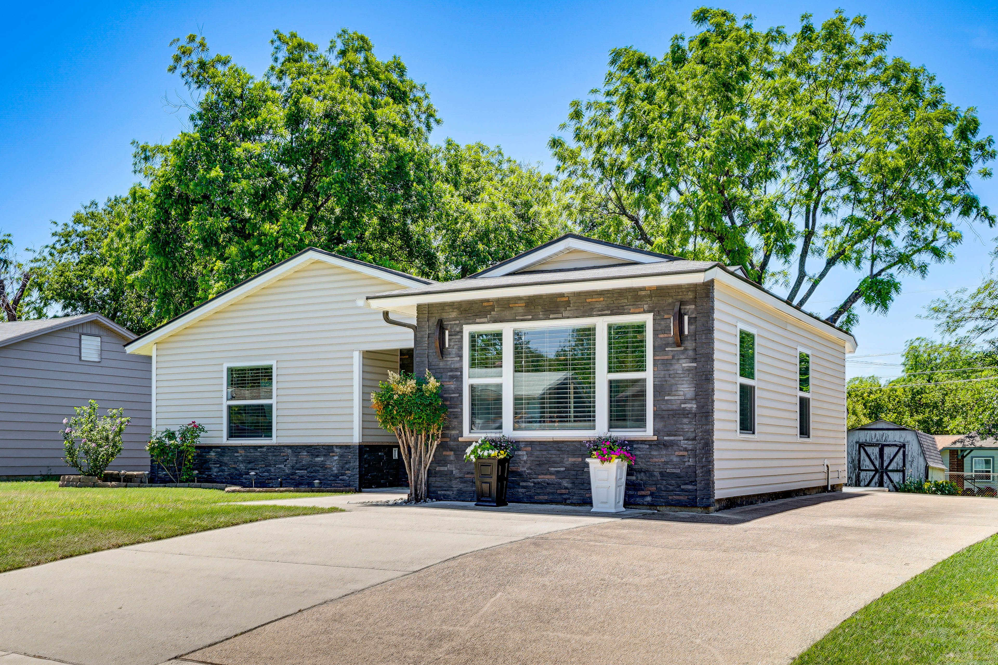 Parking | Long Driveway (3 Vehicles) | Front Driveway (1 Vehicle)