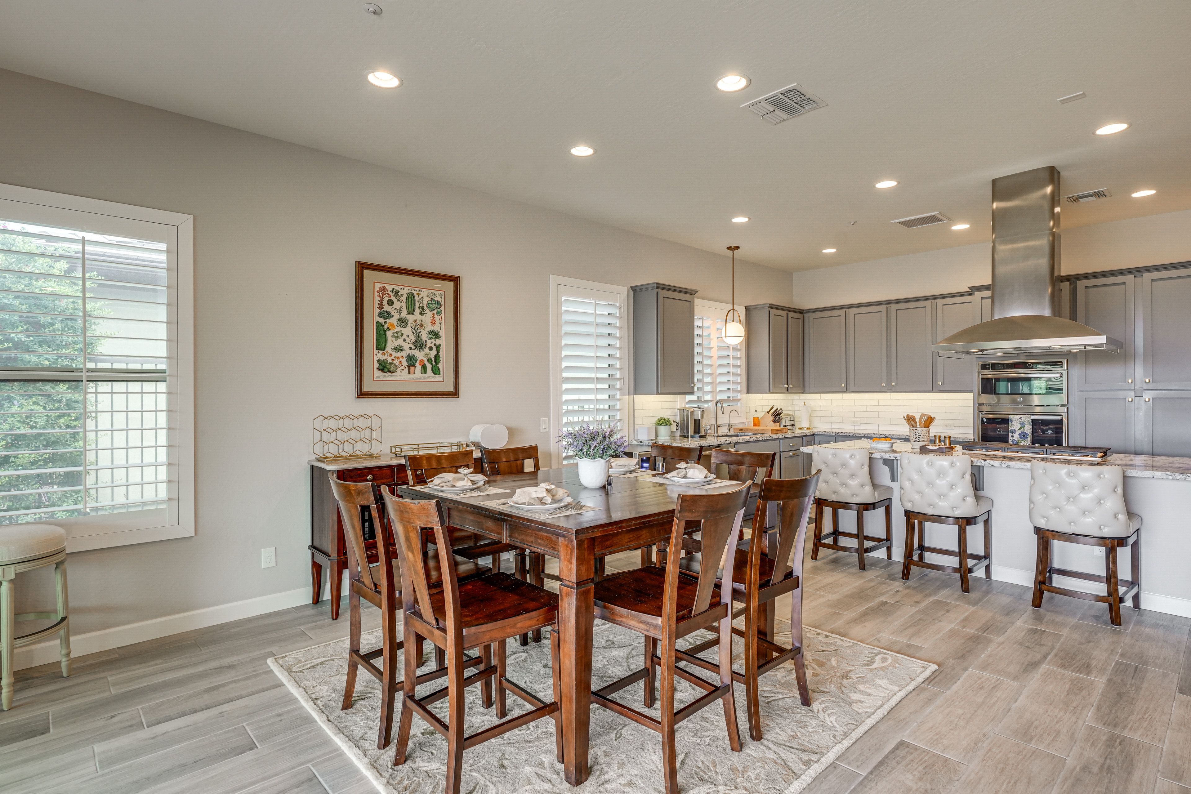 Dining Area | Dishware/Flatware Provided