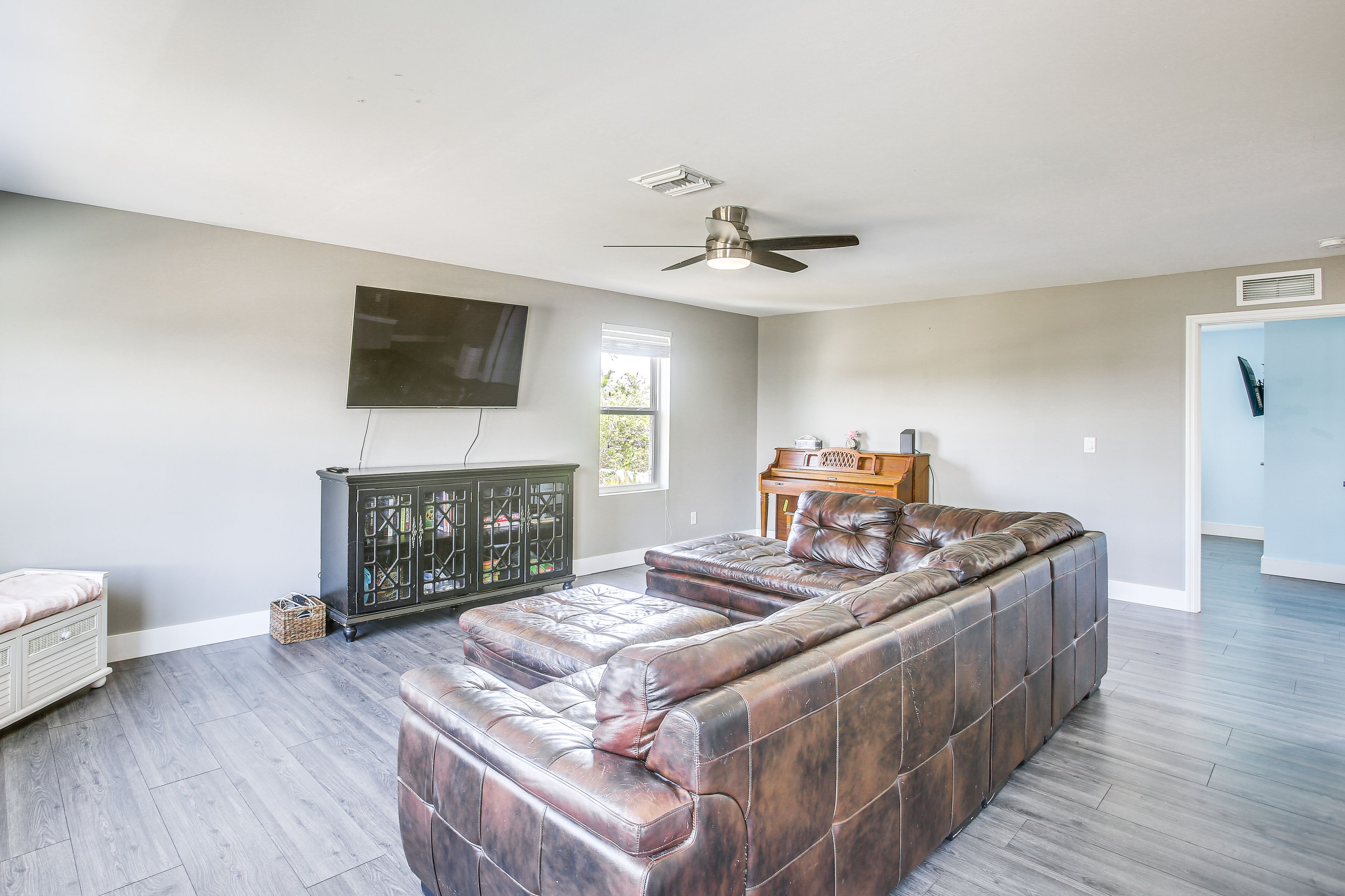 Den | 2nd Floor