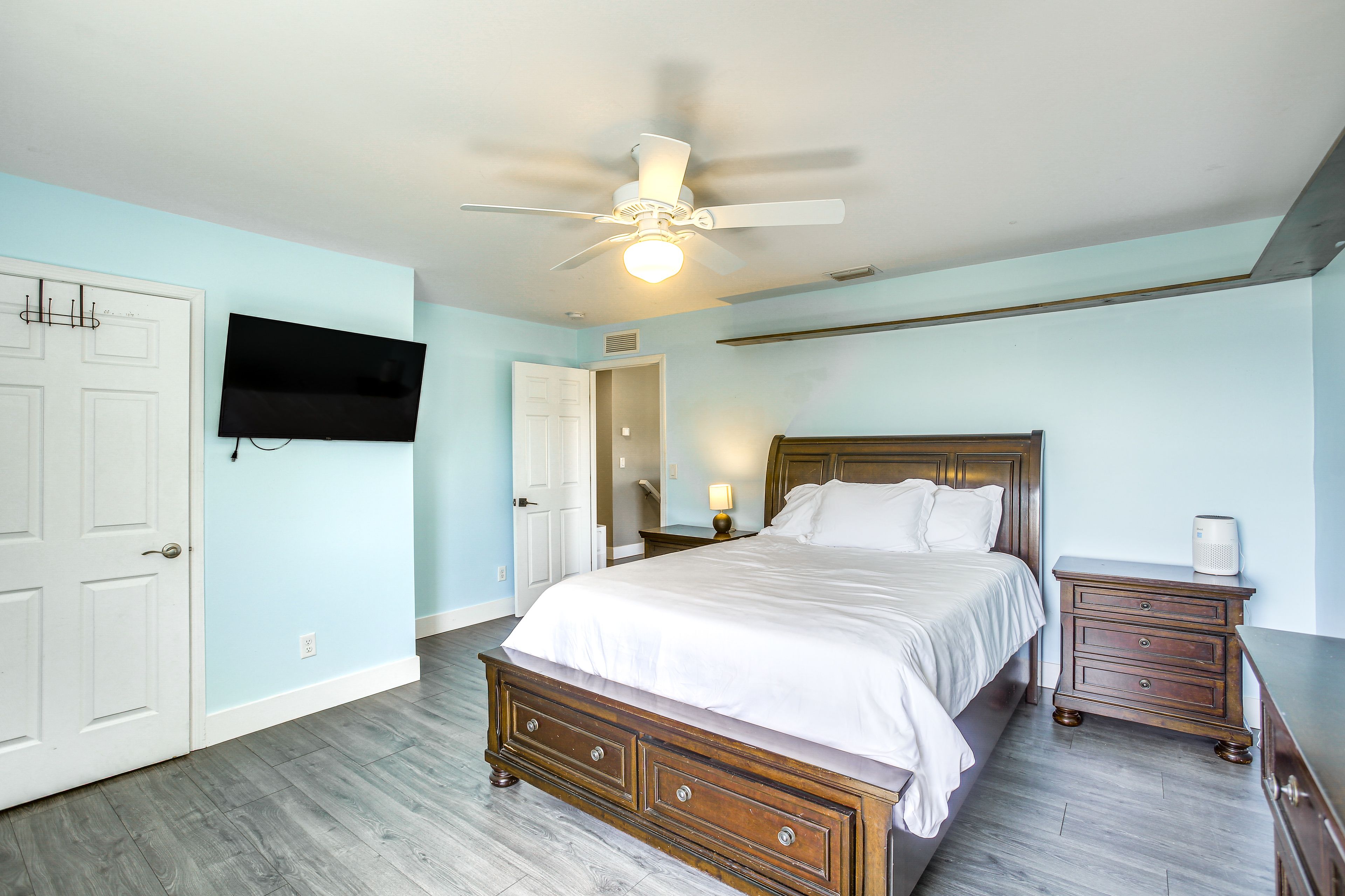Bedroom 2 | 2nd Floor | Queen Bed