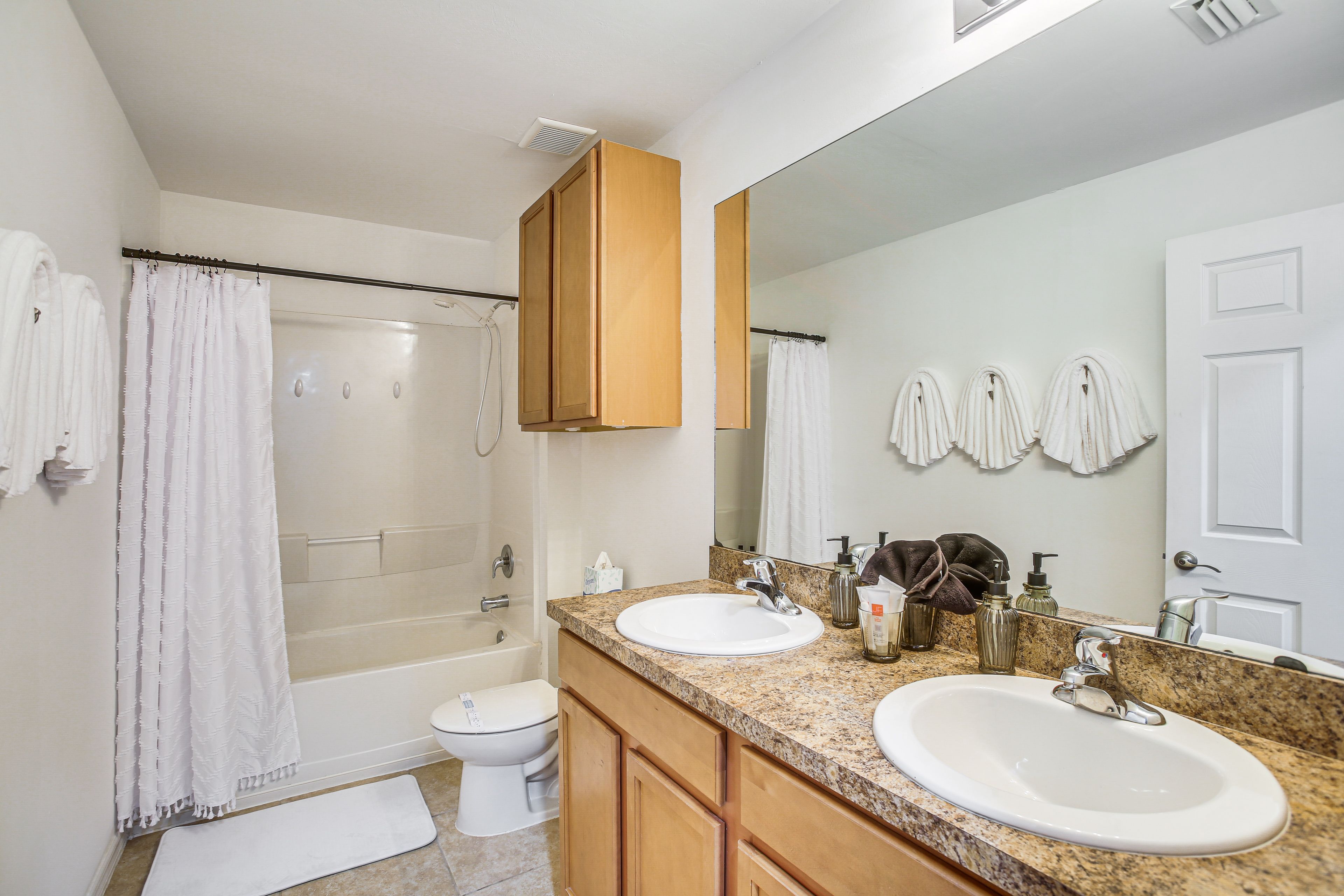 Full Bathroom | 2nd Floor