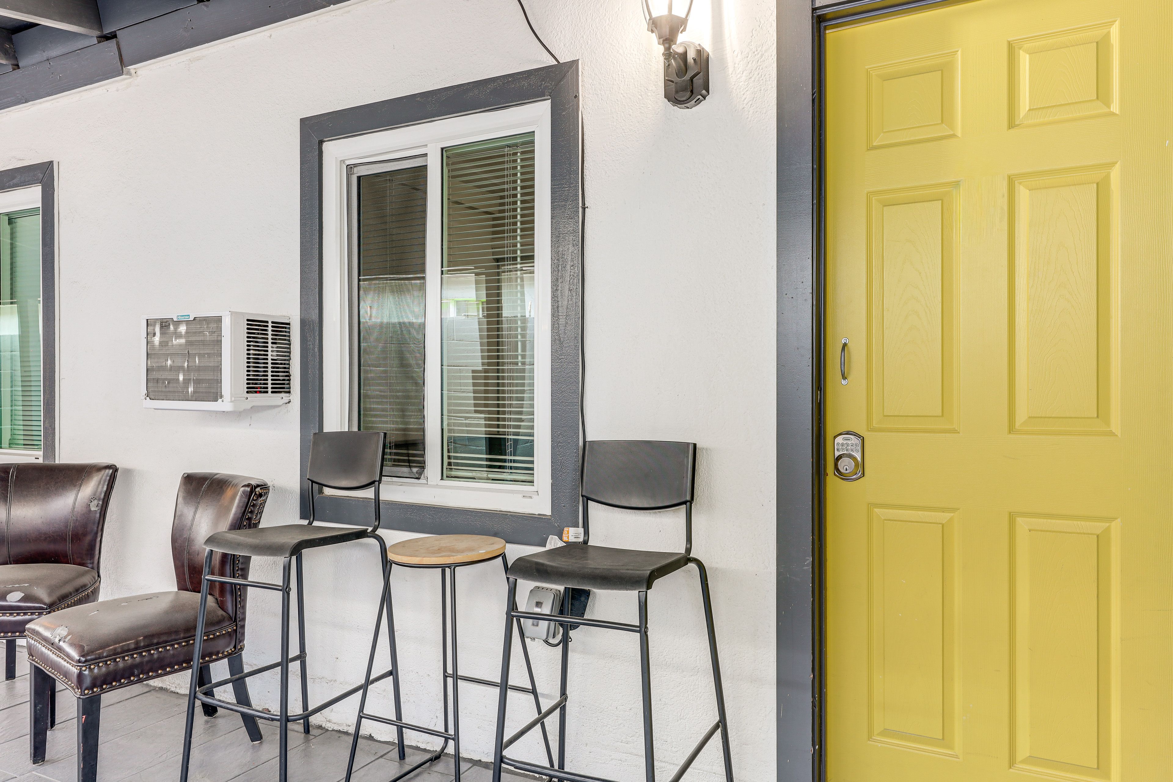 Covered Patio w/ Seating