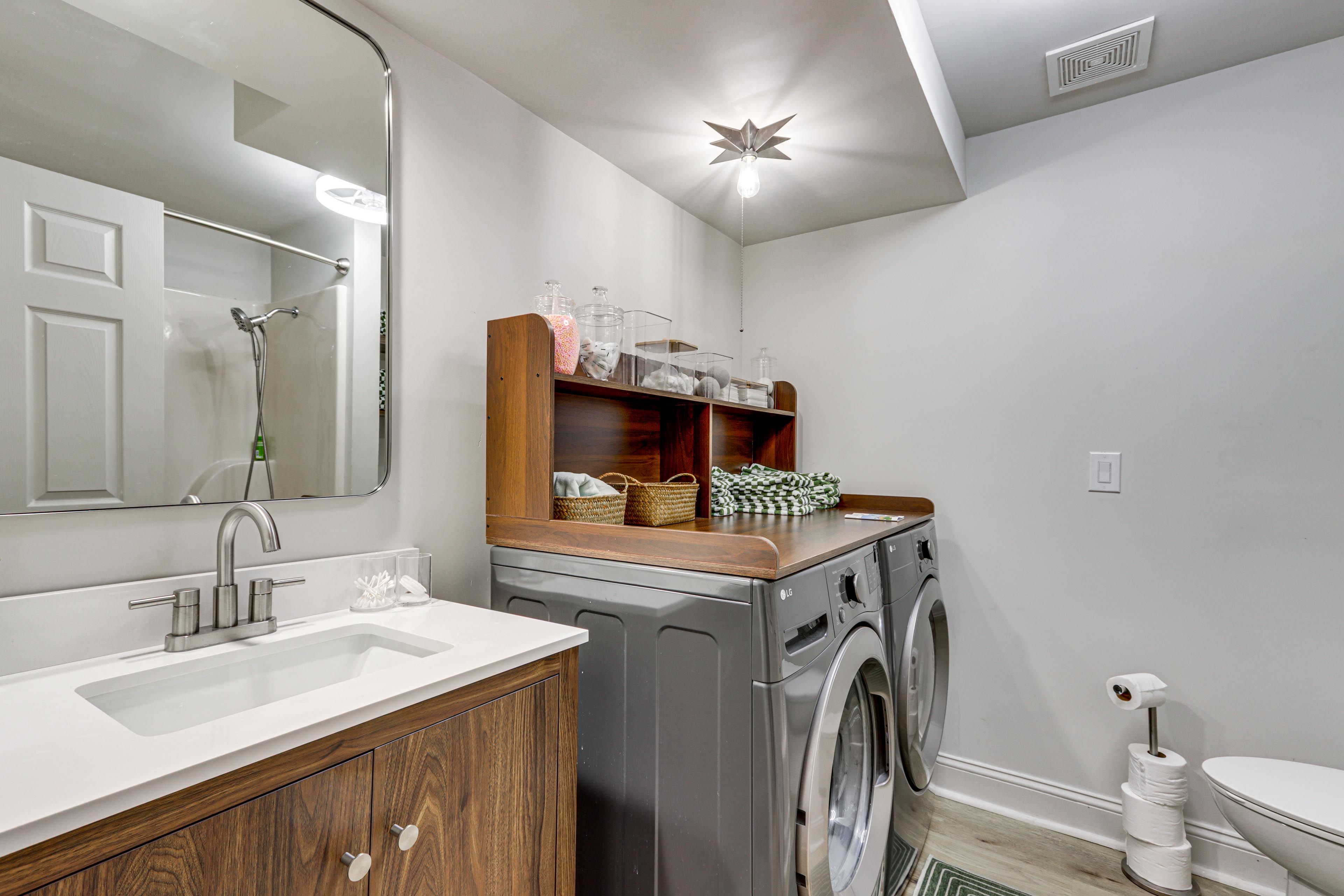 Full Bathroom | Washer & Dryer