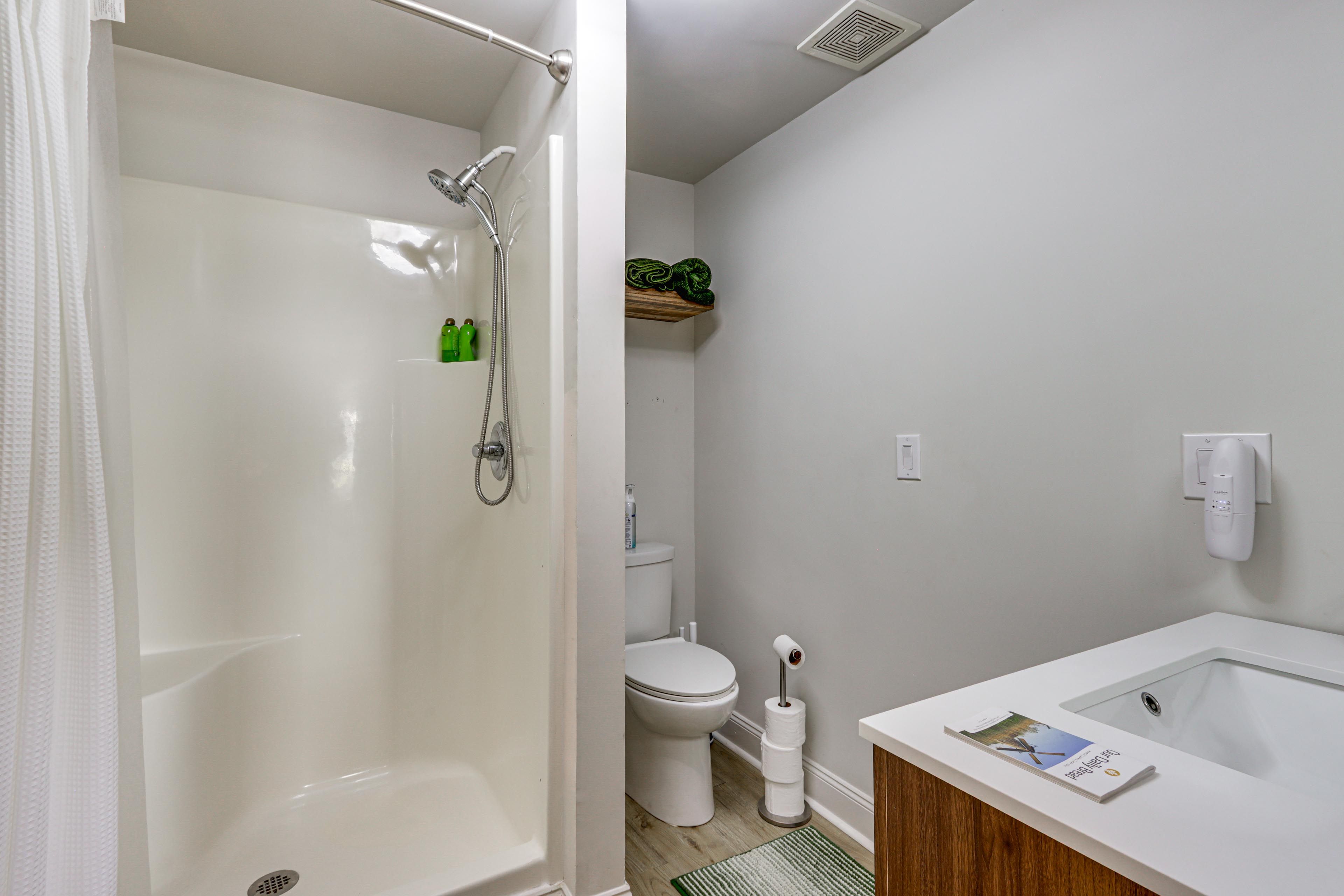 En-Suite Bathroom | Towels & Linens Provided