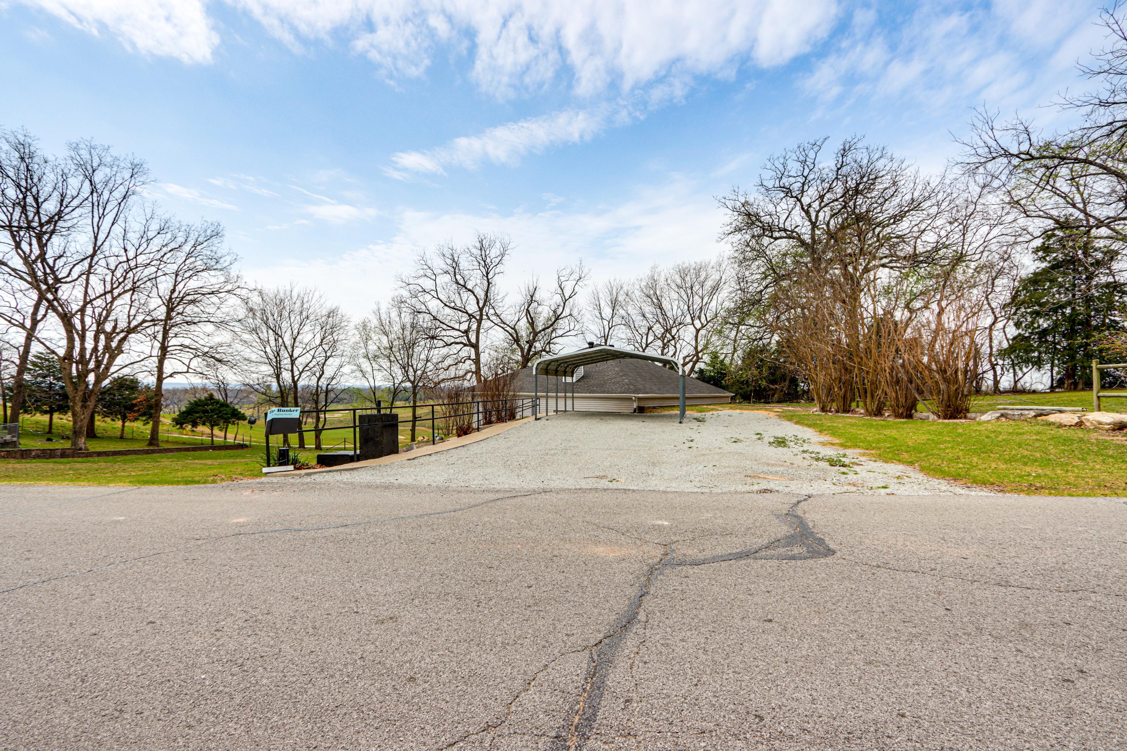 Parking | Driveway (6 Vehicles)