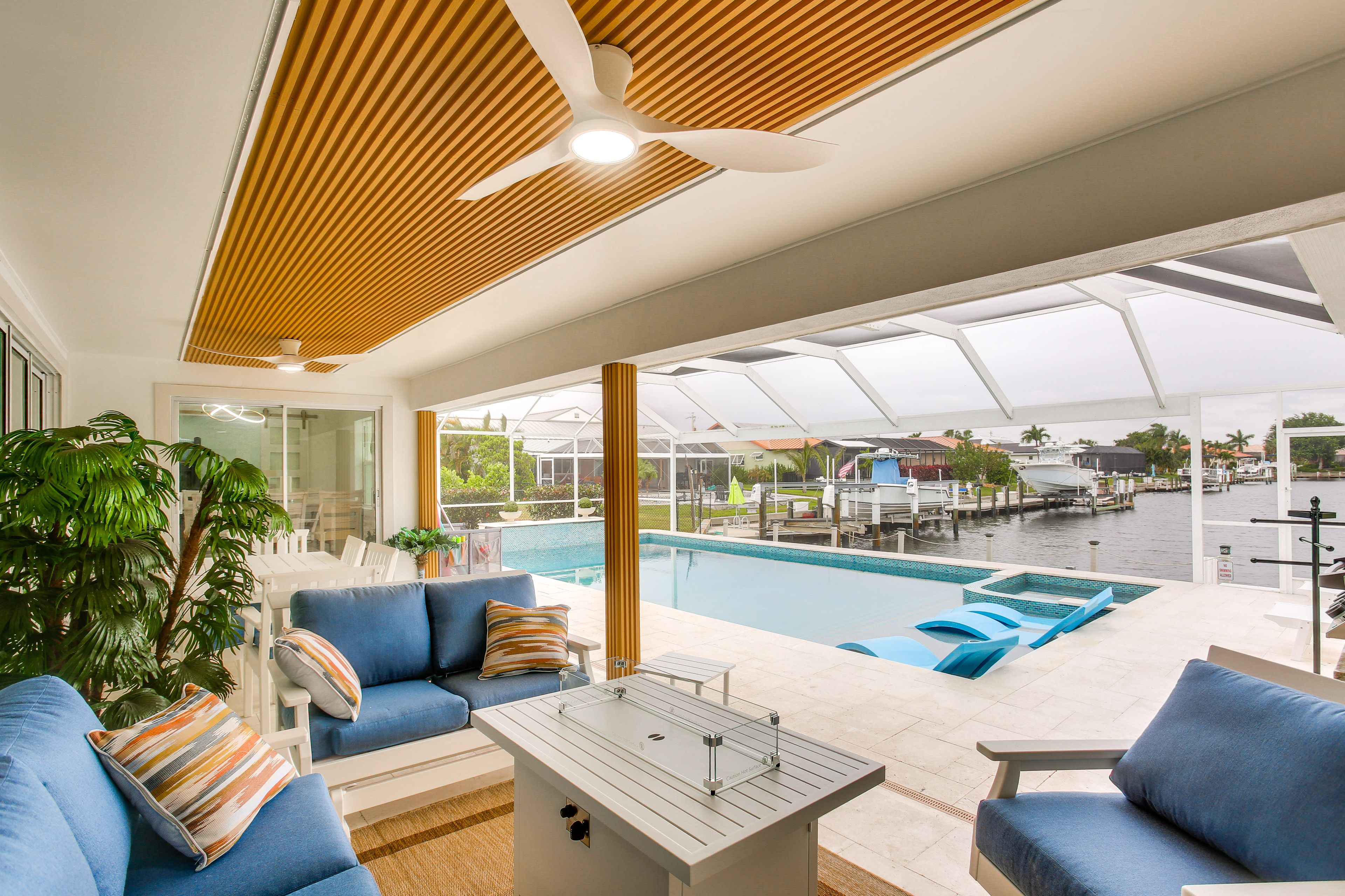 Large Lanai | Patio | Outdoor Kitchen w/ Gas Grill | Fire Pit