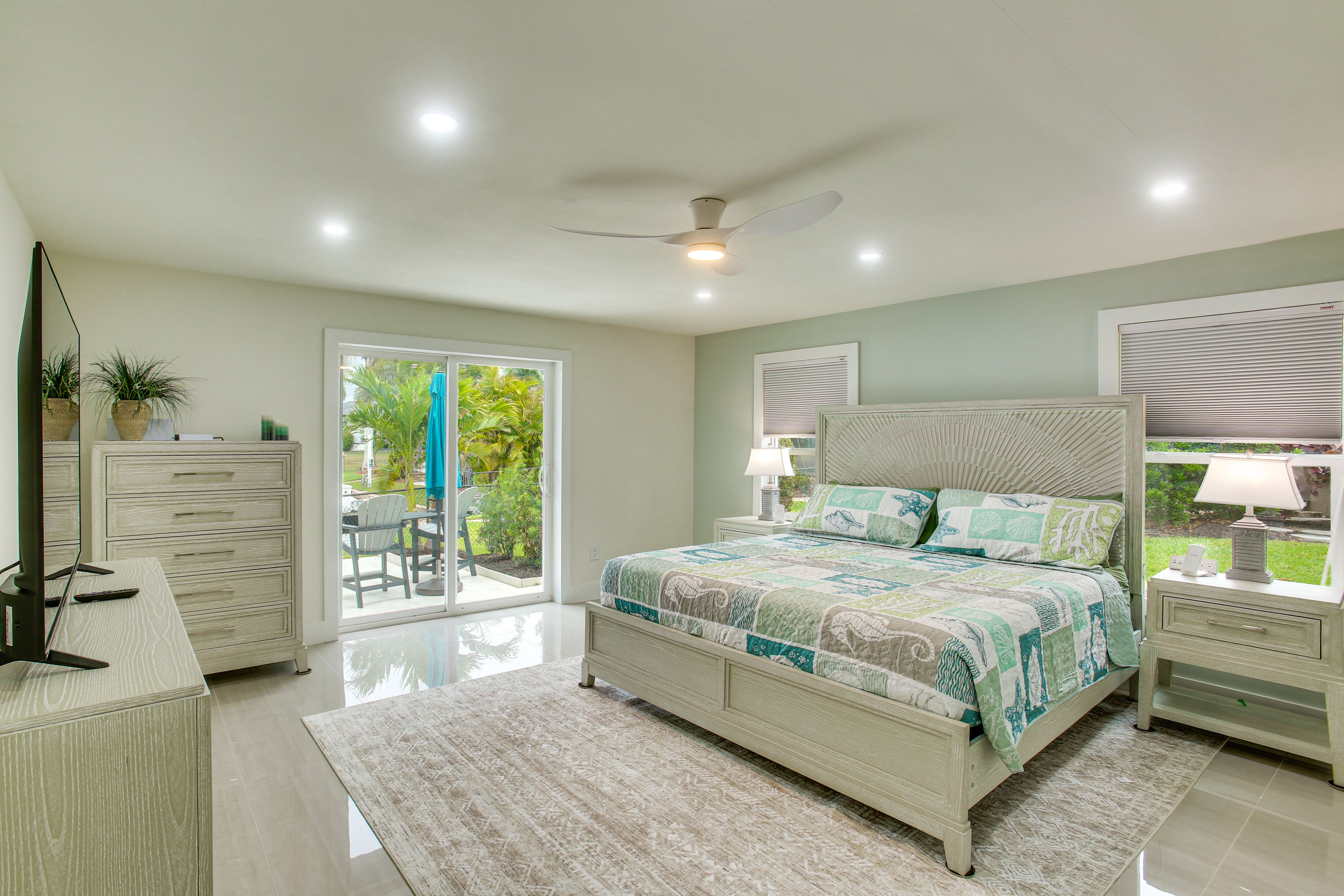 Bedroom 1 | King Bed