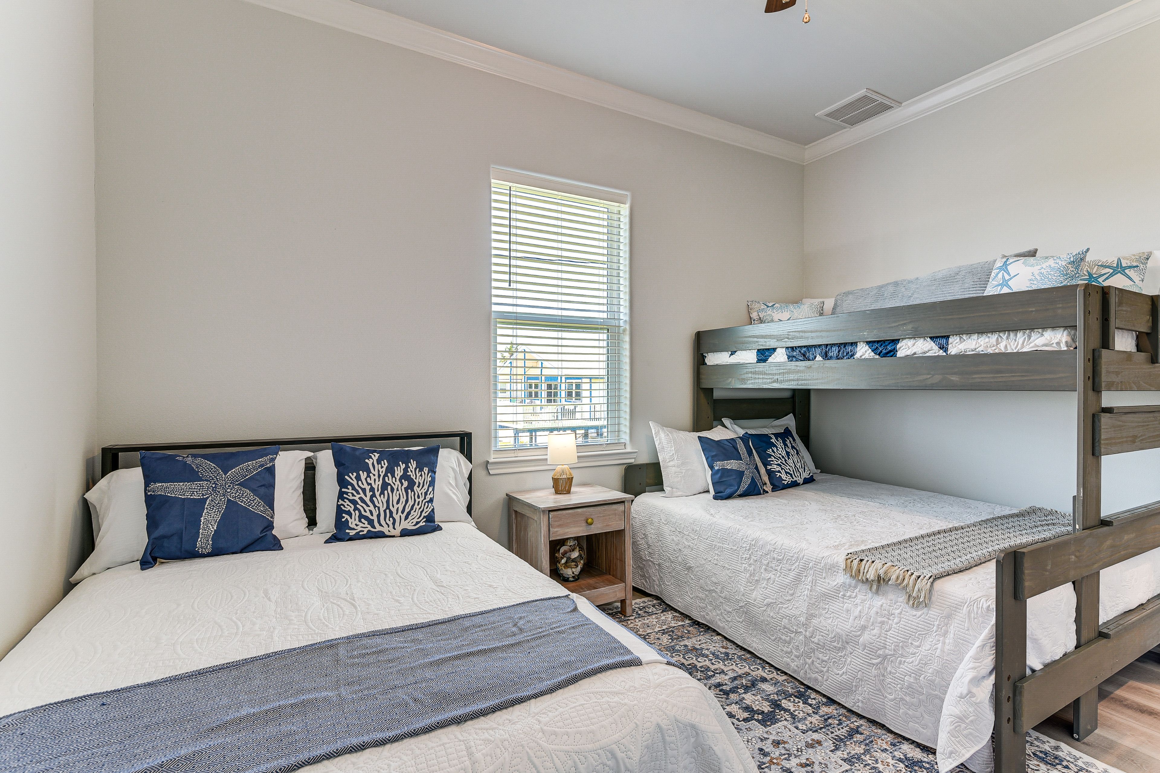 Bedroom 2 | Queen Bed | Twin/Full Bunk Bed