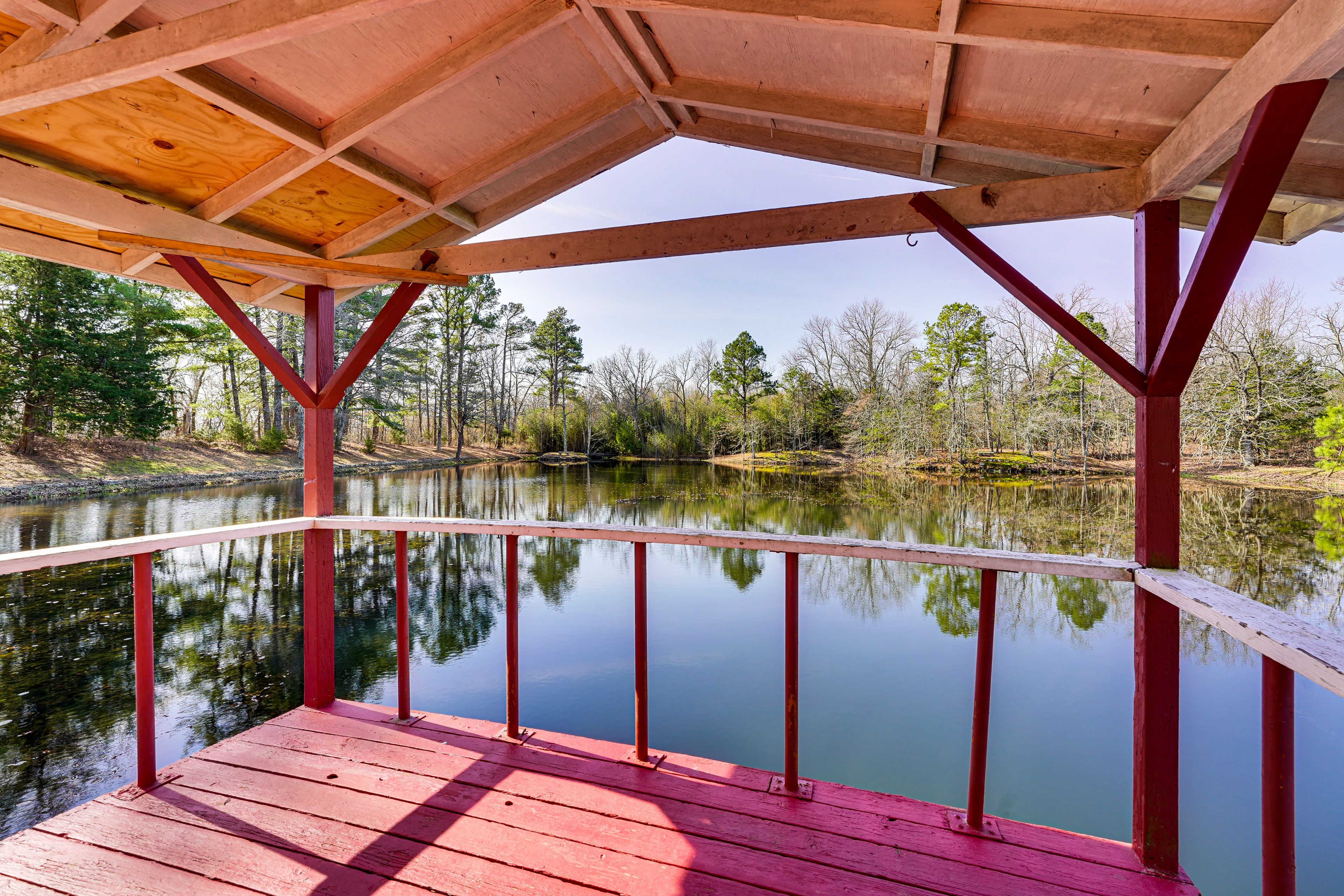 Community Amenities | Catch-and-Release Fishing Pond | Dock | Trails