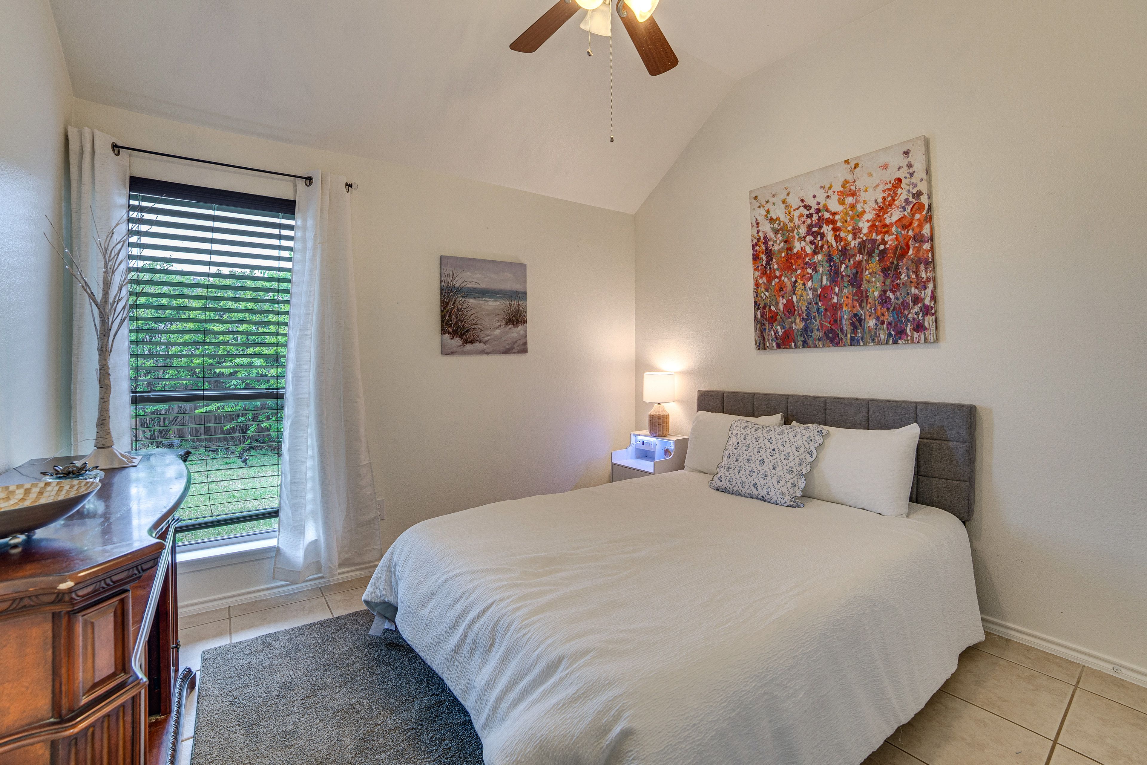 Bedroom 2 | Queen Bed