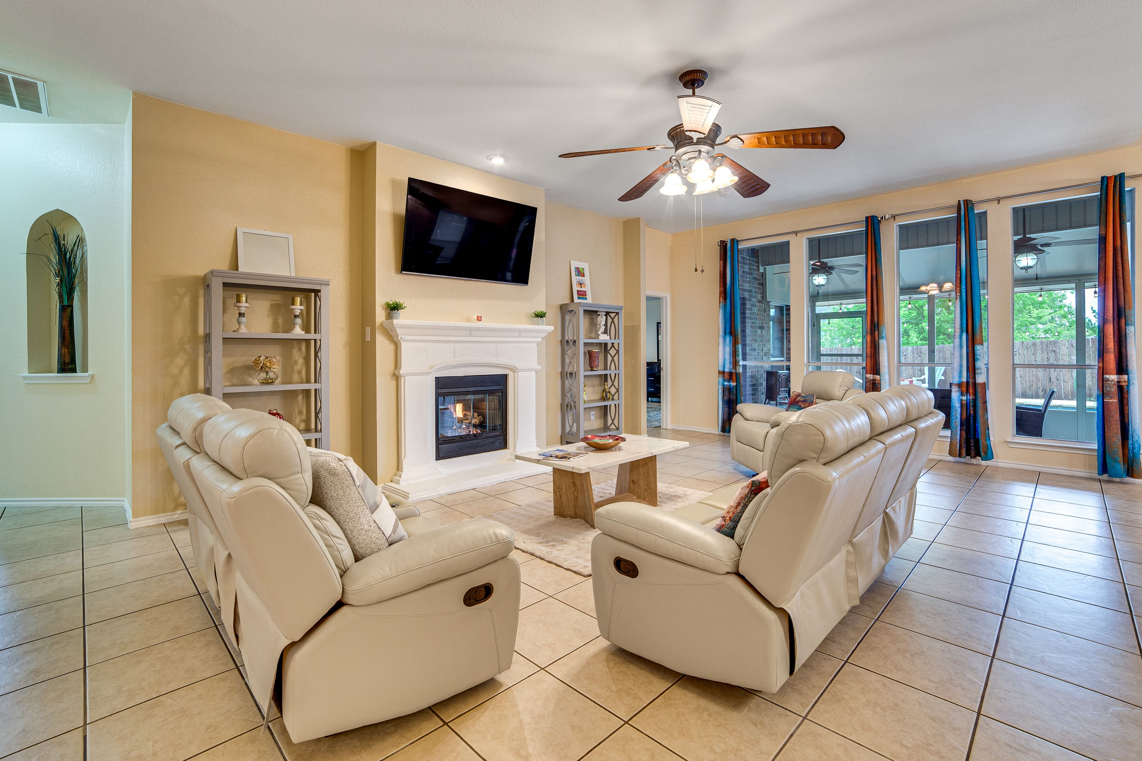 Living Room | Free WiFi