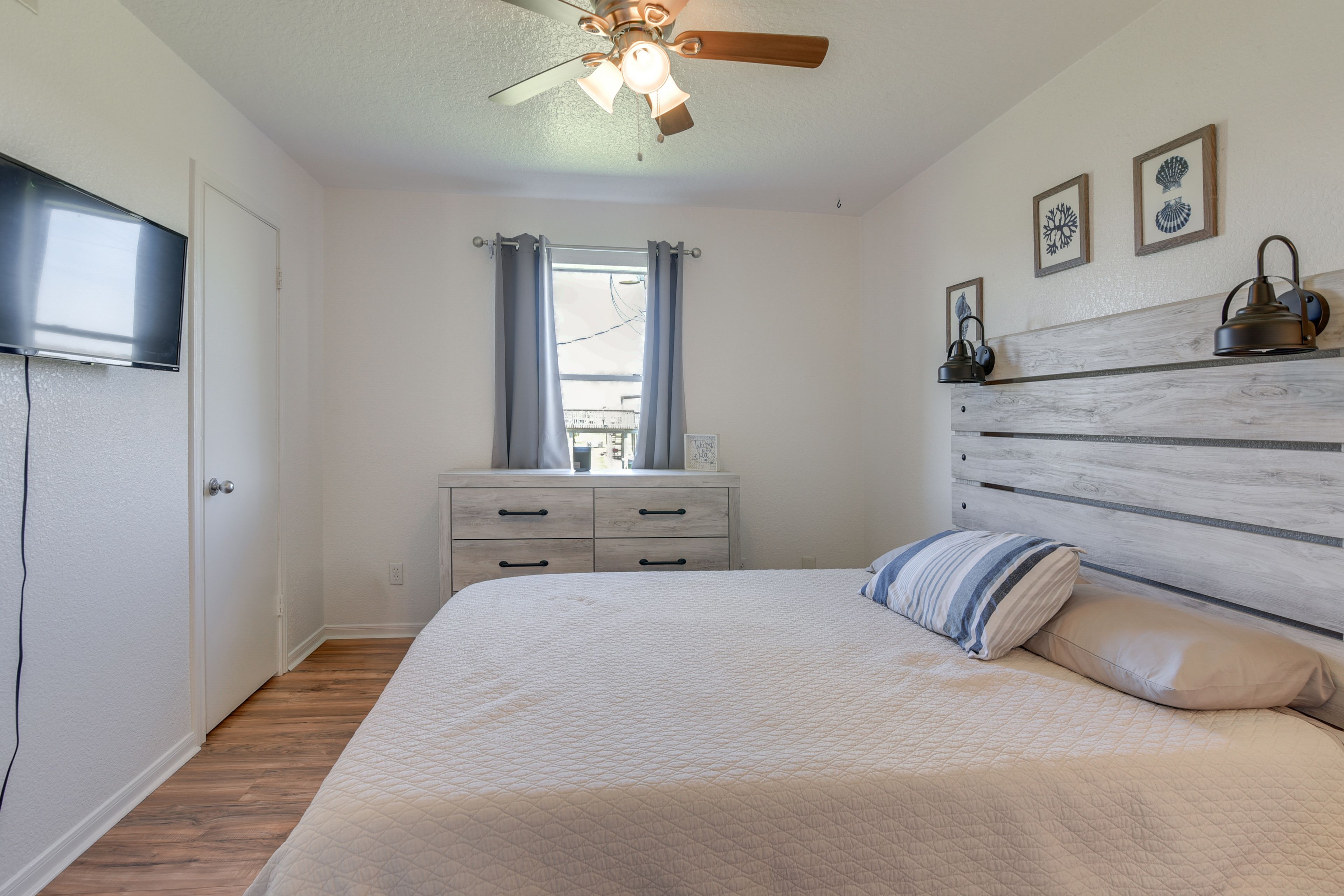 Bedroom 1 | Queen Bed