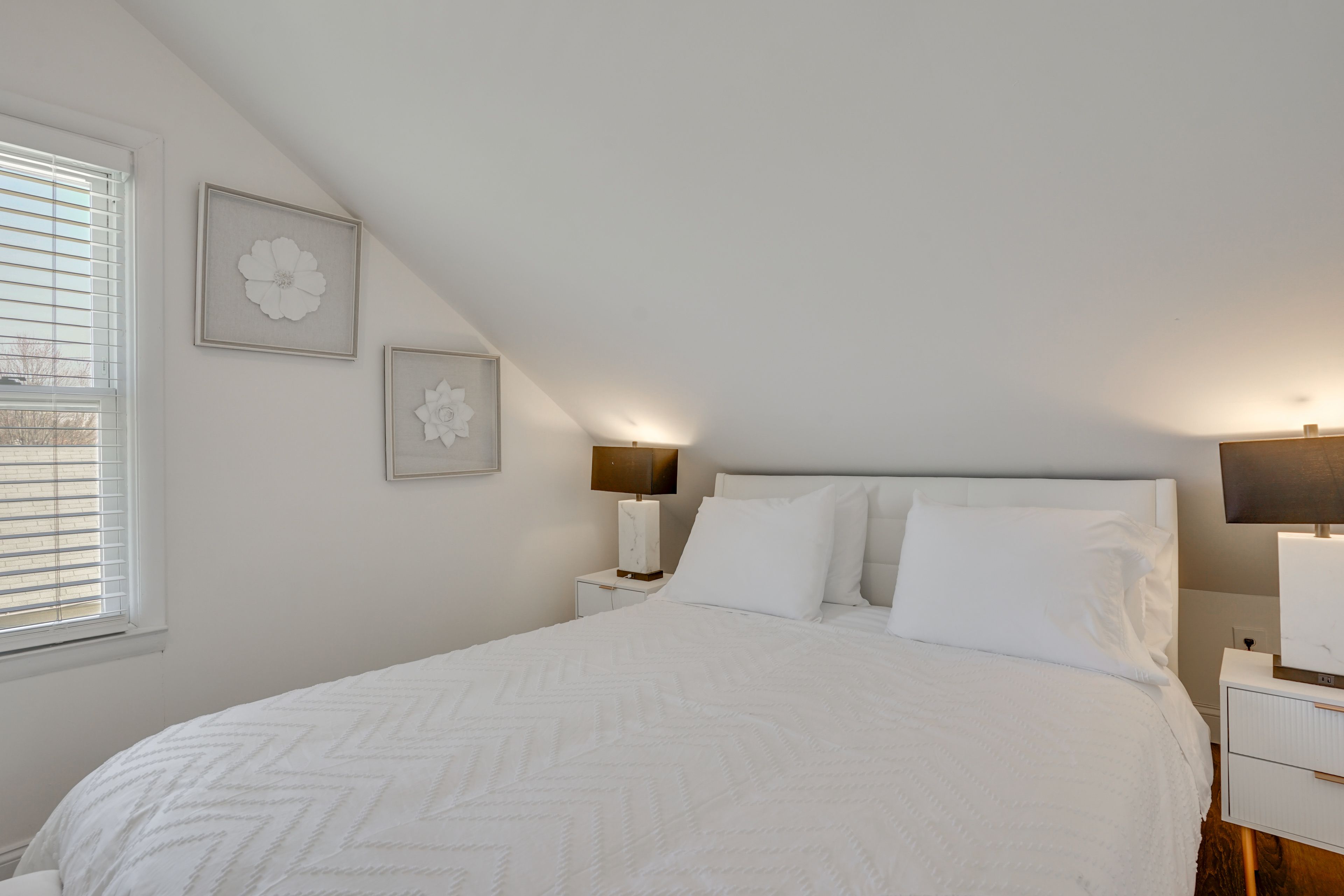 Bedroom 1 | Queen Bed | Upper Level