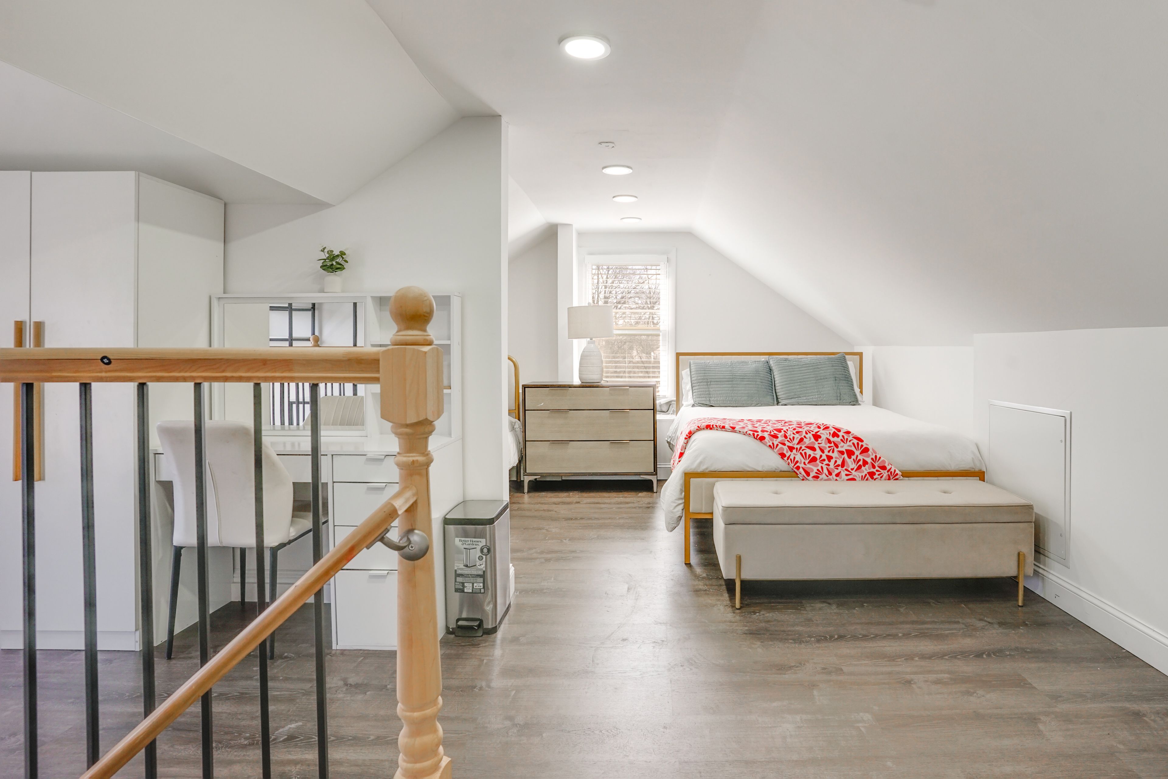 Bedroom 2 (Loft) | Queen Bed | Twin Bed | Vanity | Upper Level