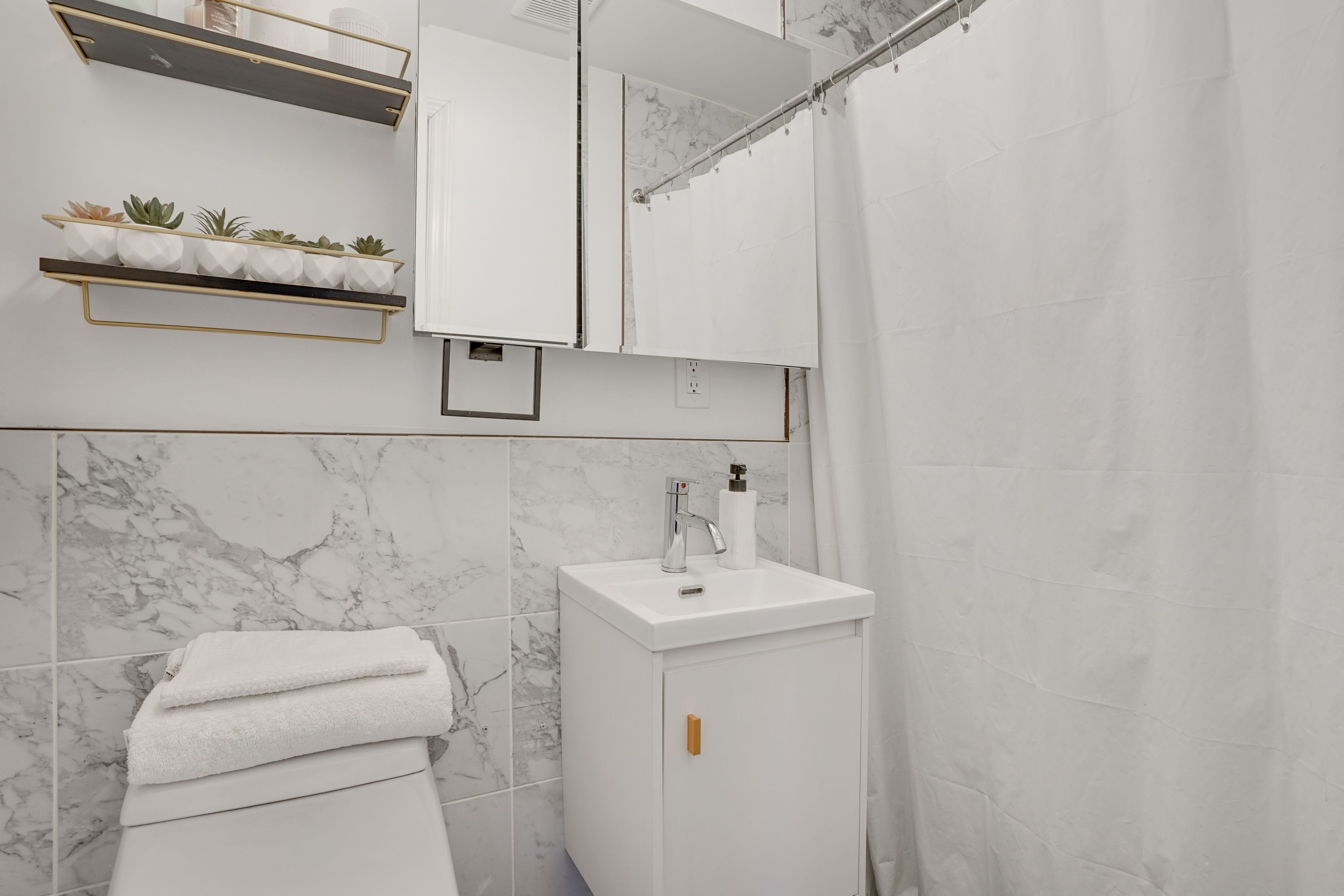 Full Bathroom