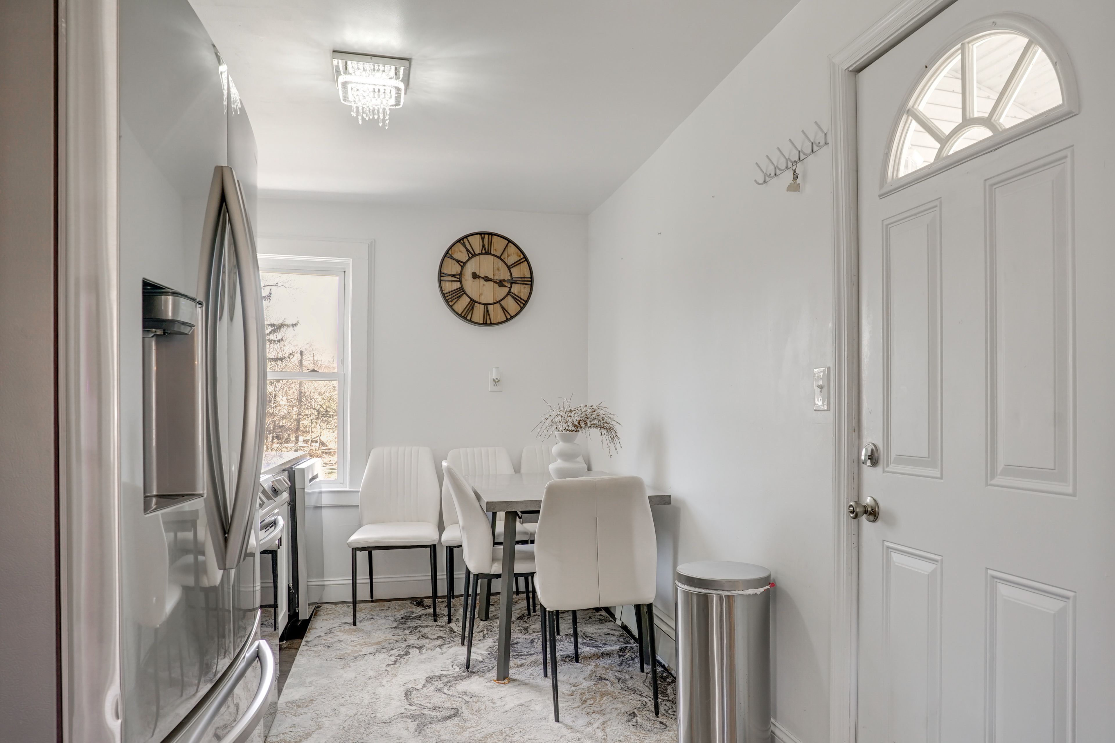 Dining Area | Dishware/Flatware Provided | Main Level