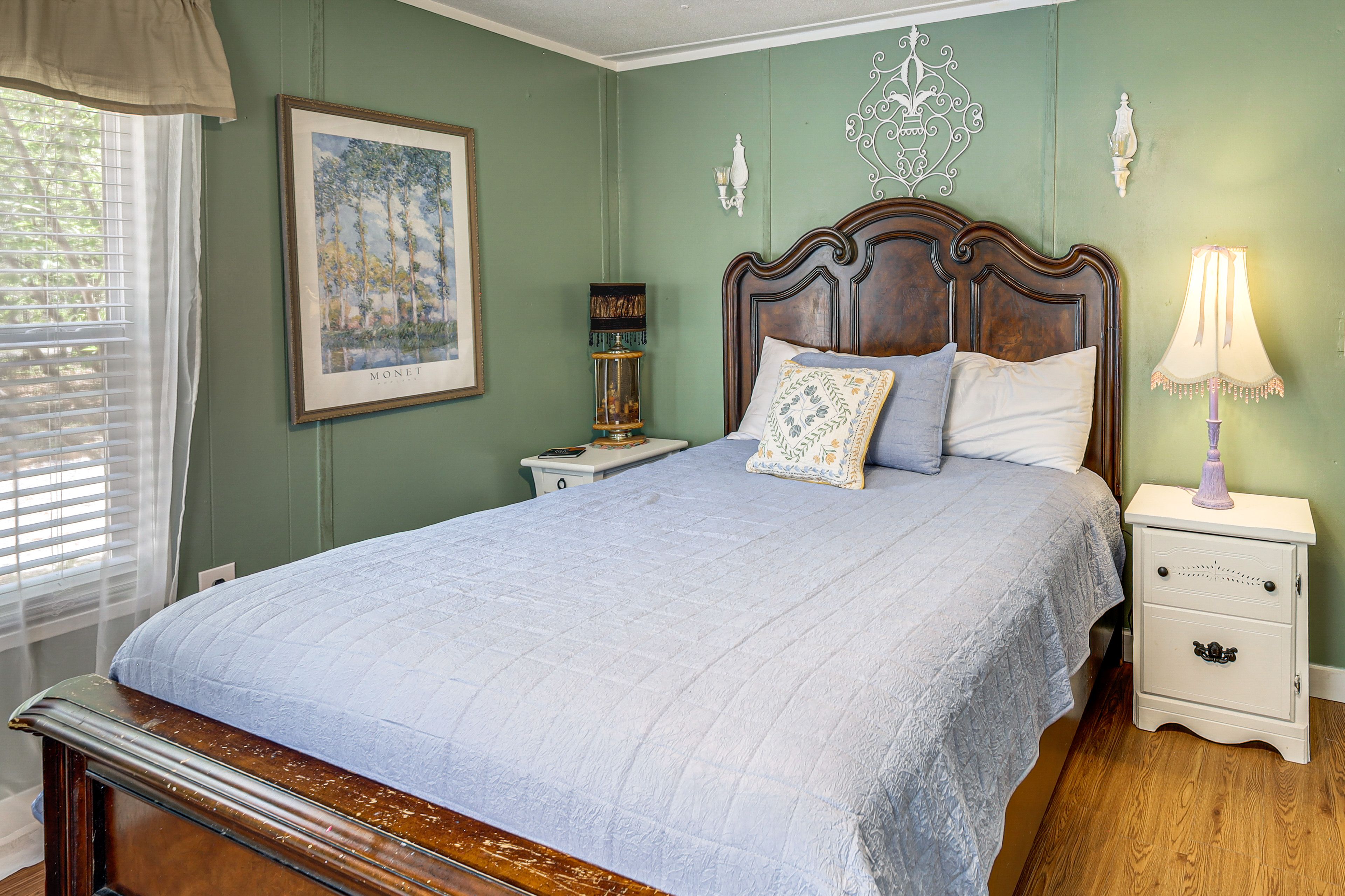 Bedroom 2 | Queen Bed