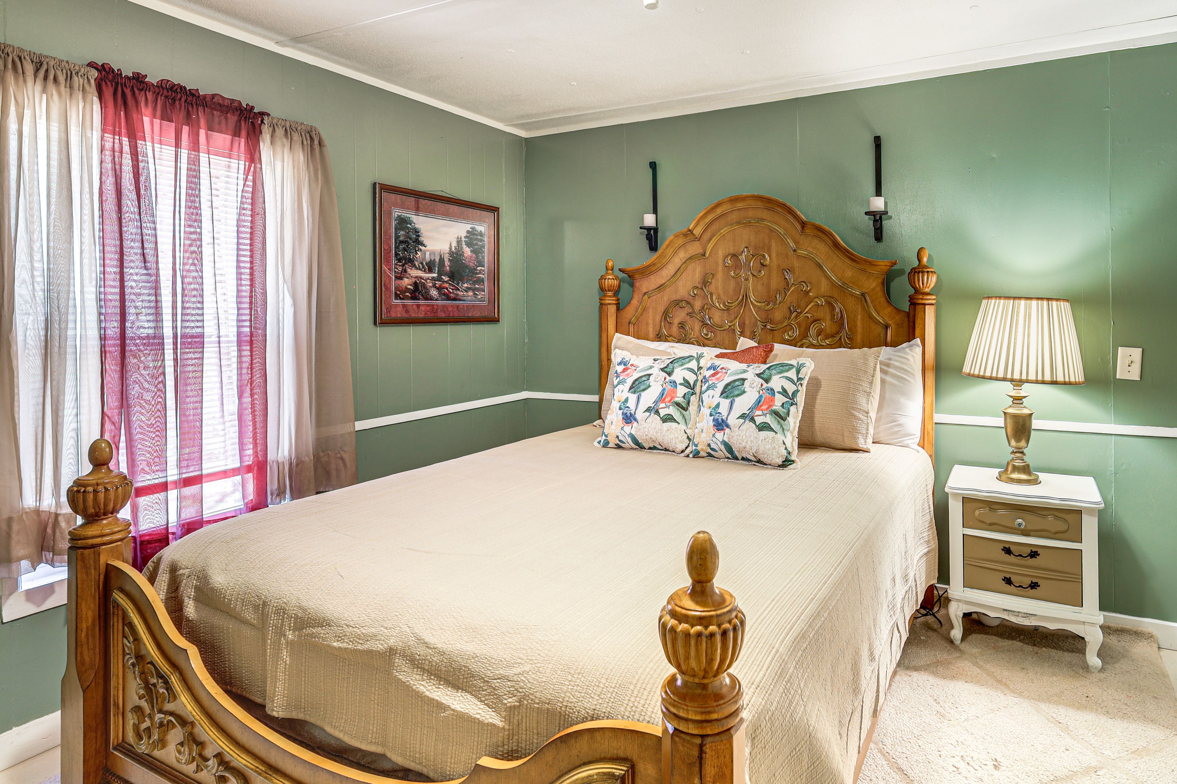 Bedroom 3 | Queen Bed