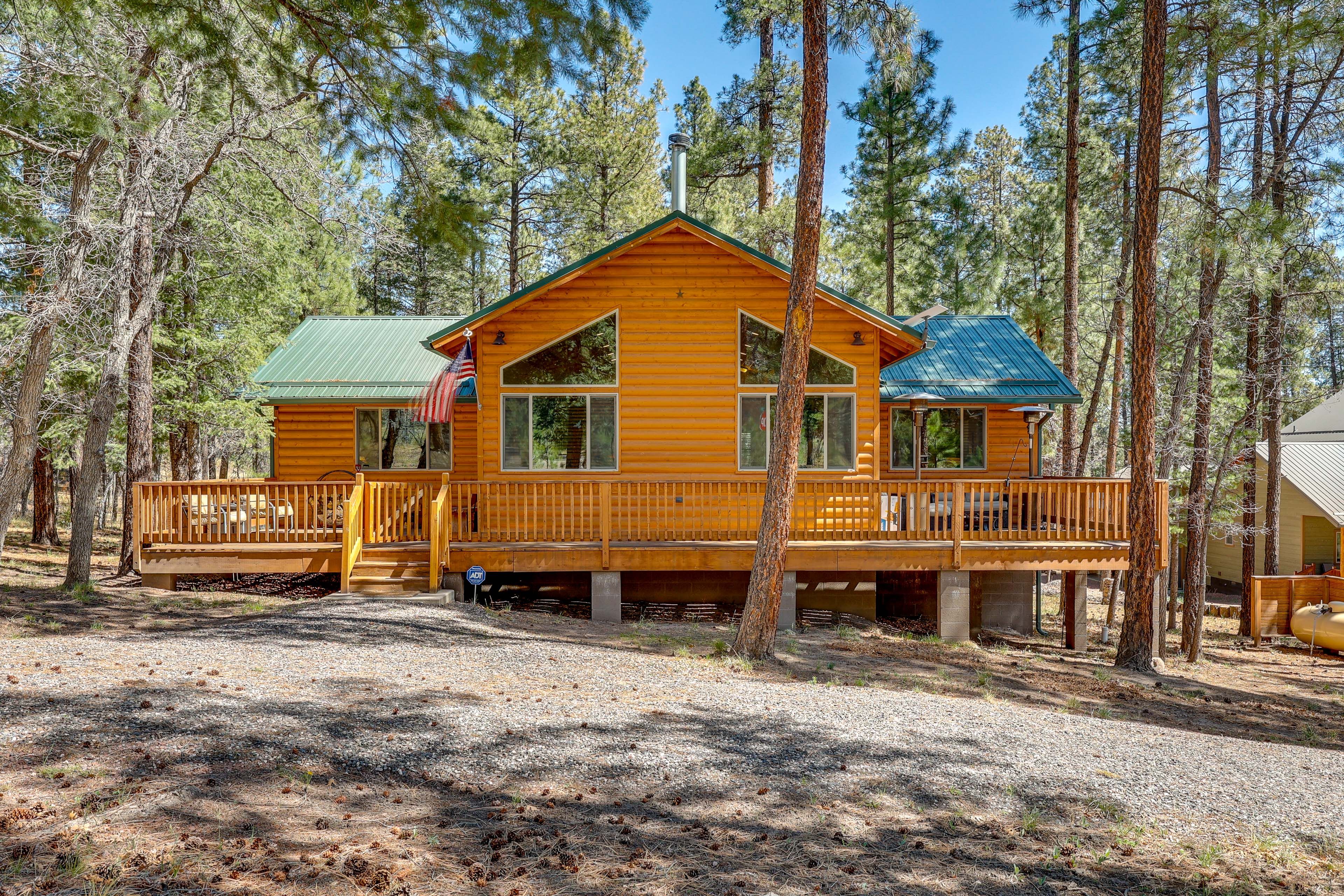 Circle Driveway Parking | 2 Vehicles | RV/Trailer Parking Allowed On-Site