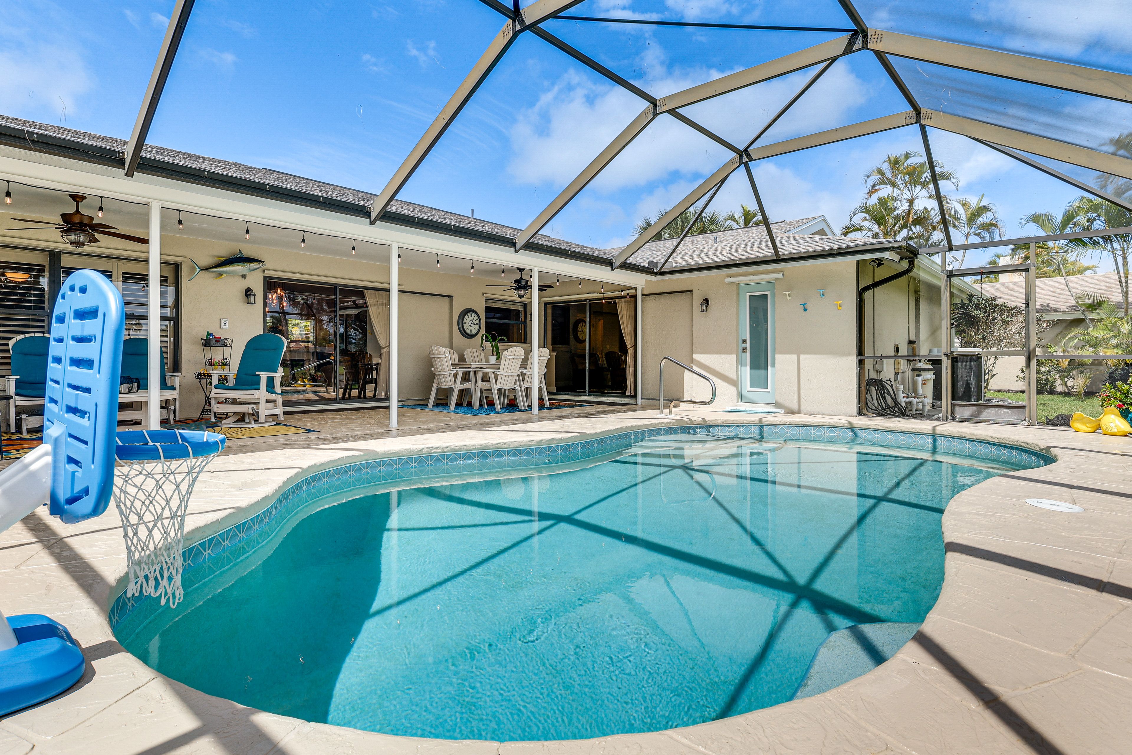 Lanai | Garage (1 Vehicle) | Driveway (1 Vehicle)