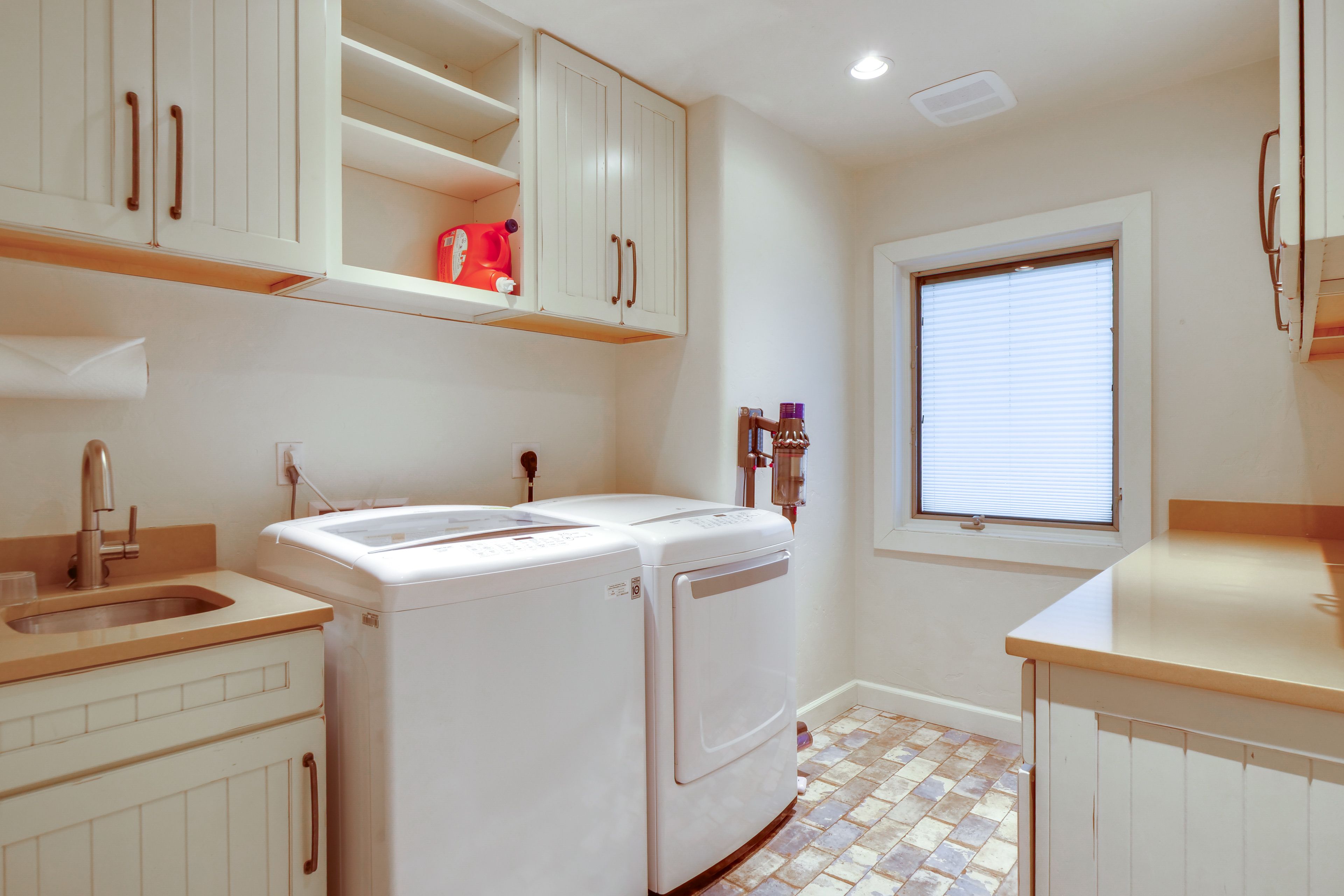 Laundry Room | Main Level