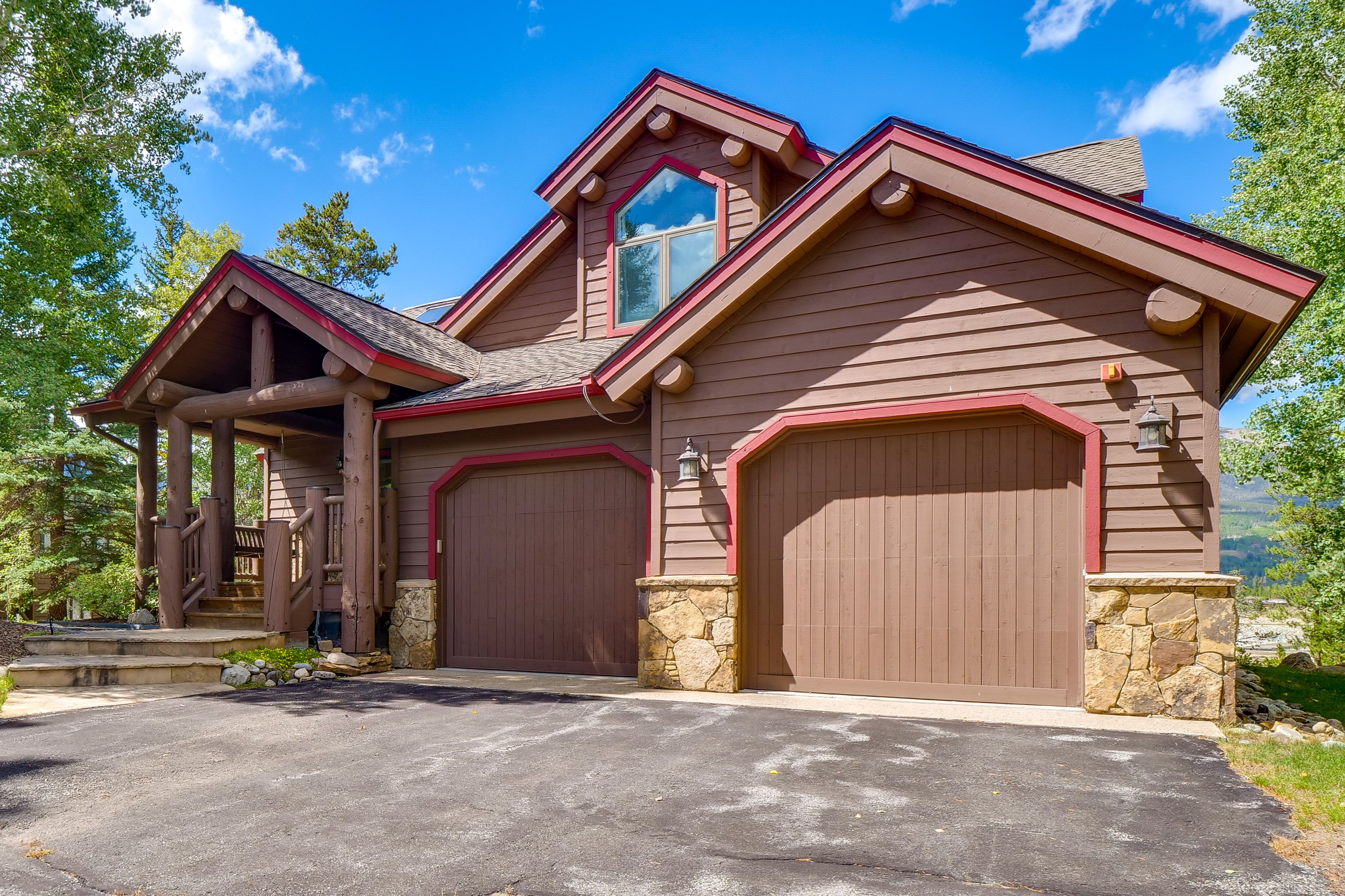 Garage Parking | 2 Vehicles | Driveway Parking | 2 Vehicles