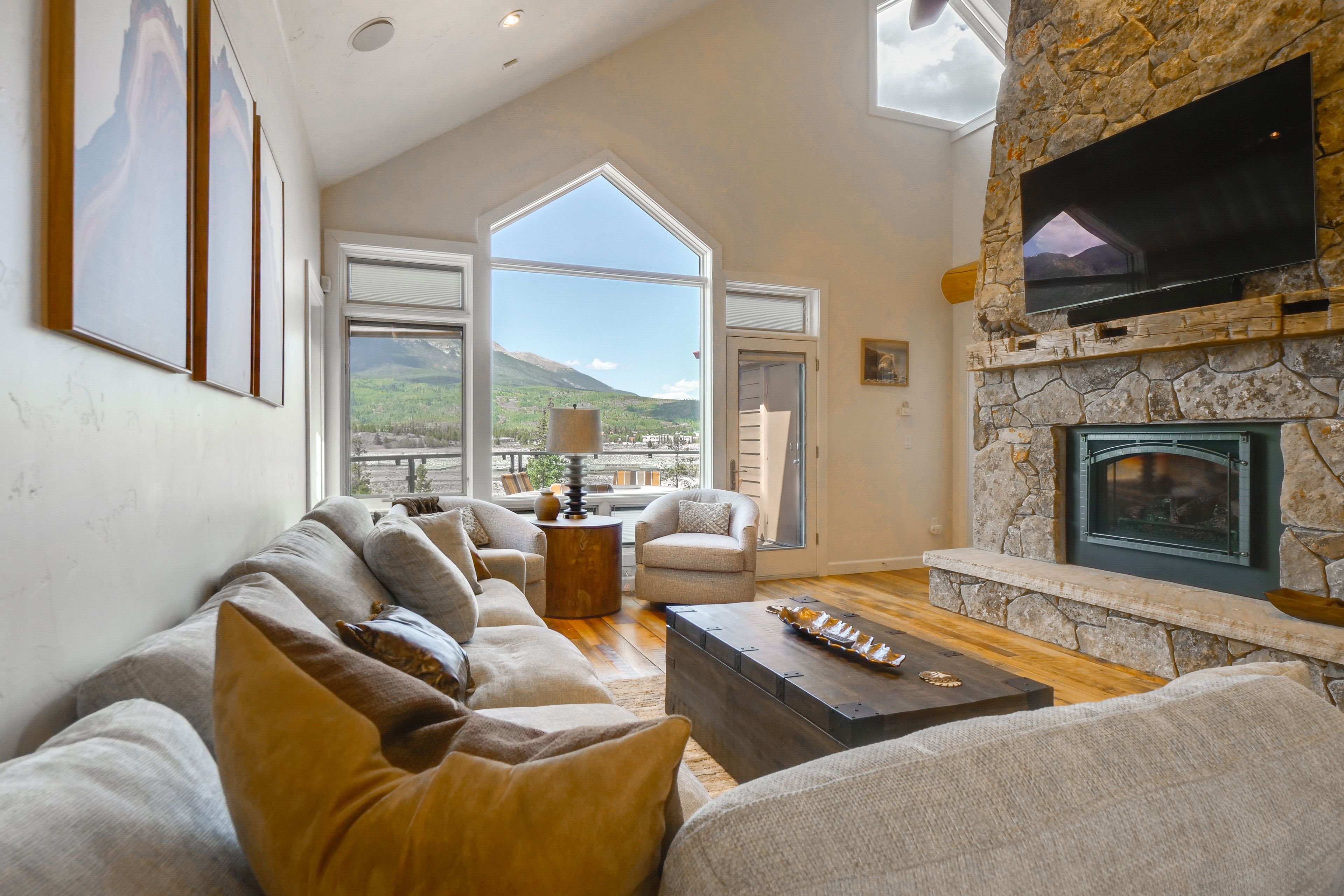 Living Room | Main Level