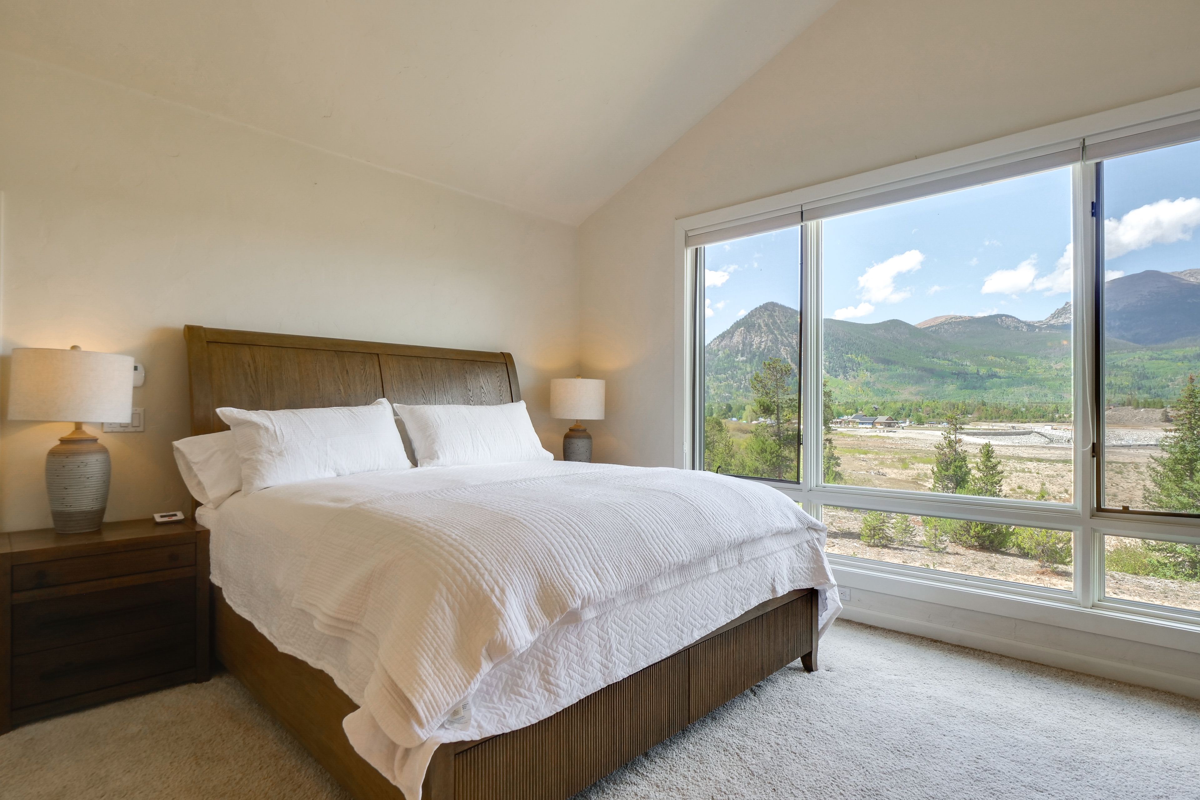 Bedroom 1 | King Bed