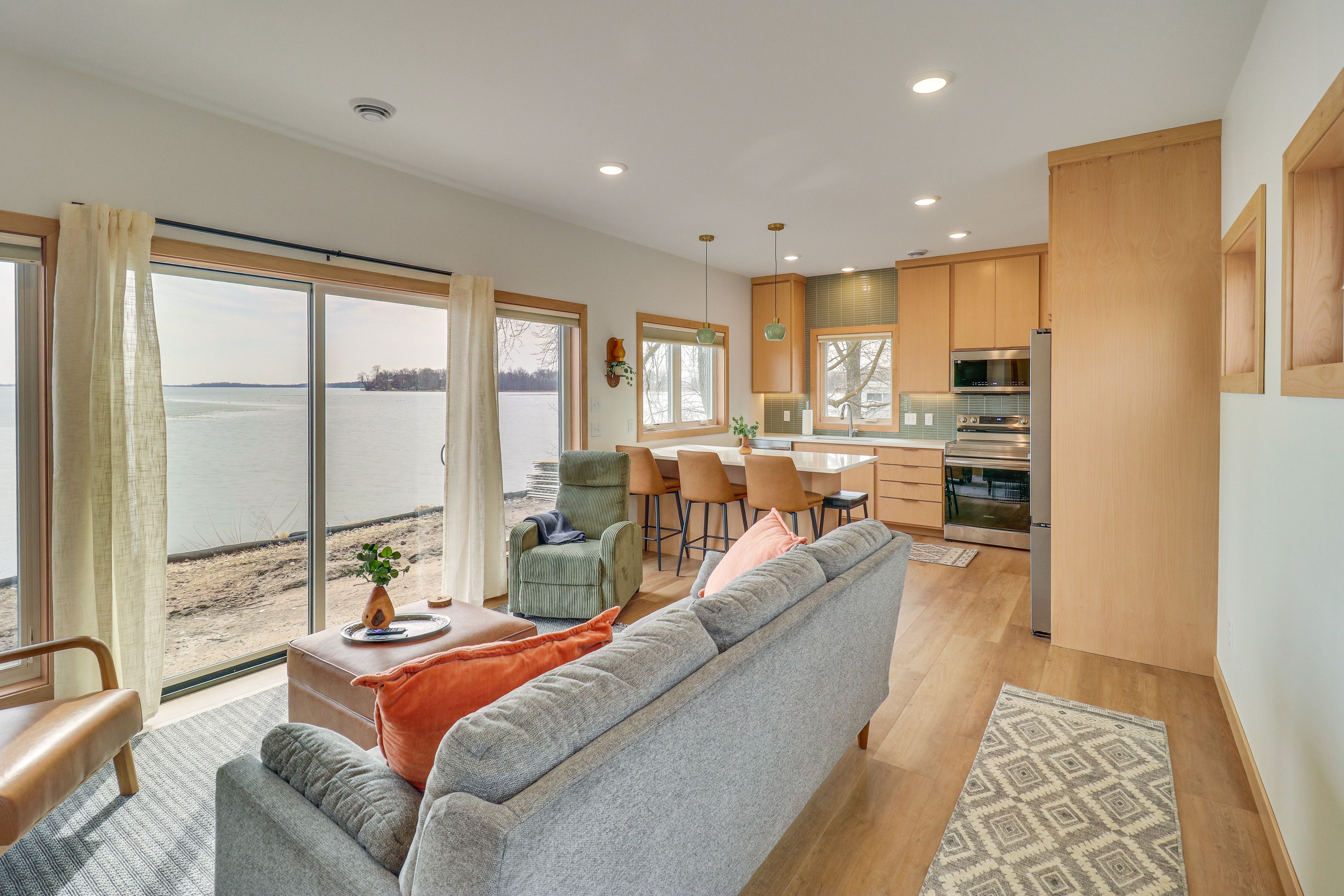 Alexandria Vacation Rental | 3BR | 2BA | 1,032 Sq Ft