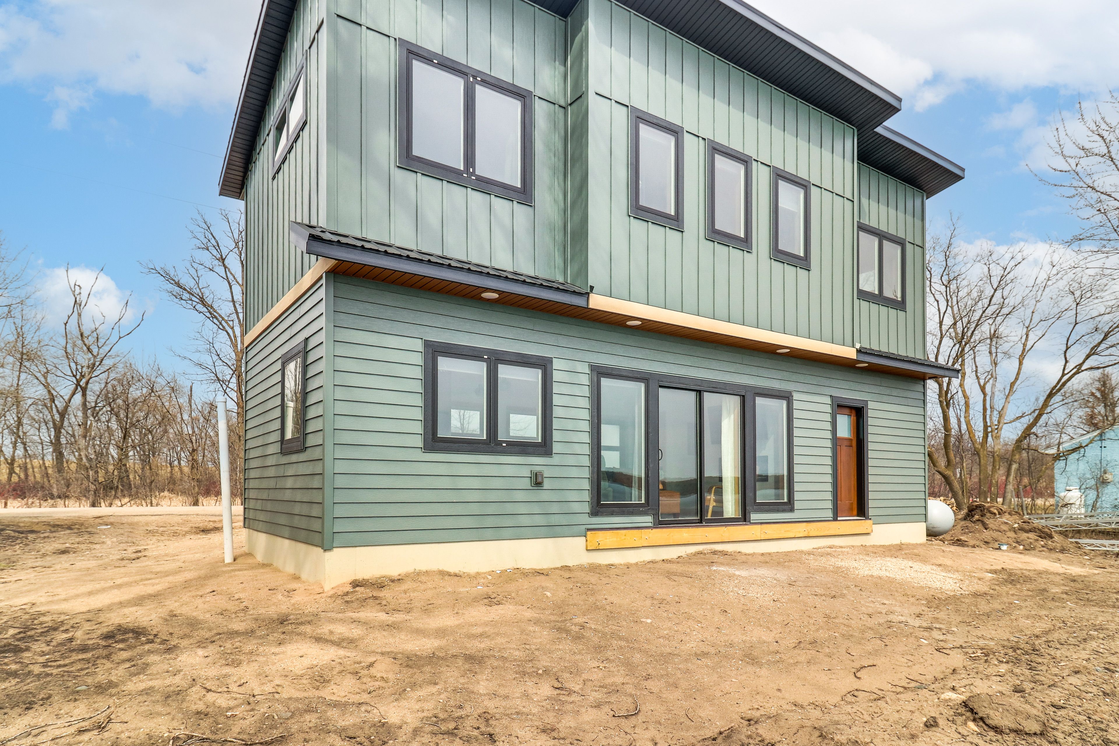 Back Exterior | Lake Access