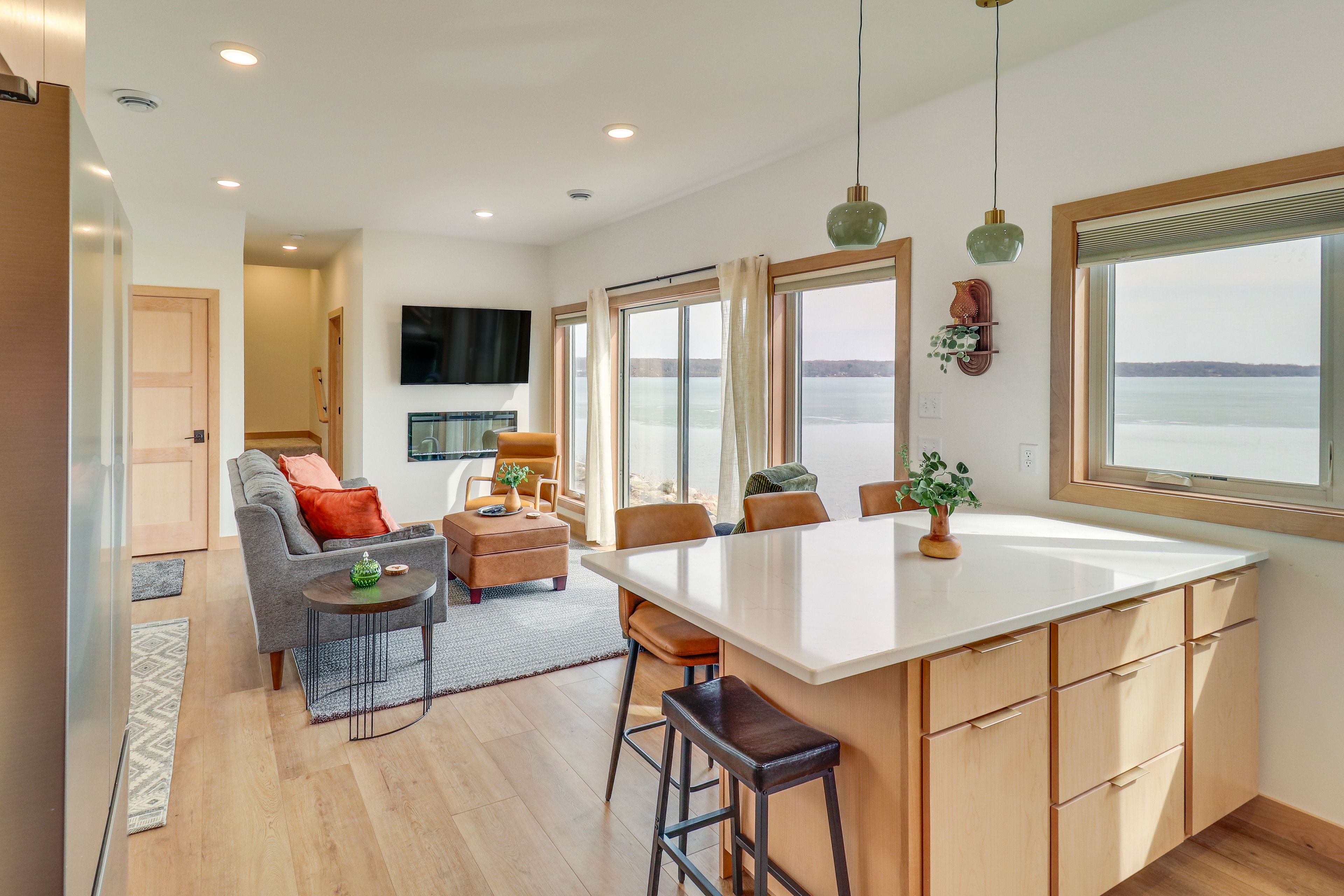 Dining Area | 1st Floor | Dishes & Flatware Provided