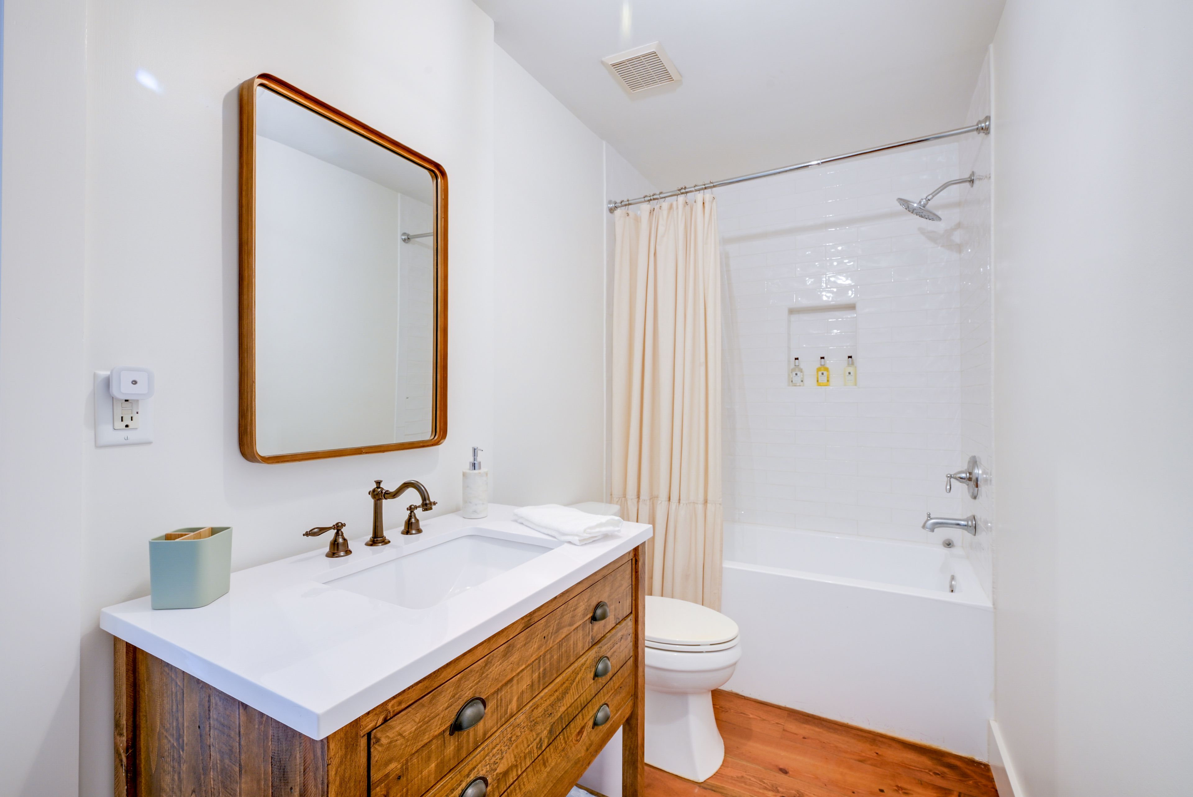 Full Bathroom | 1st Floor