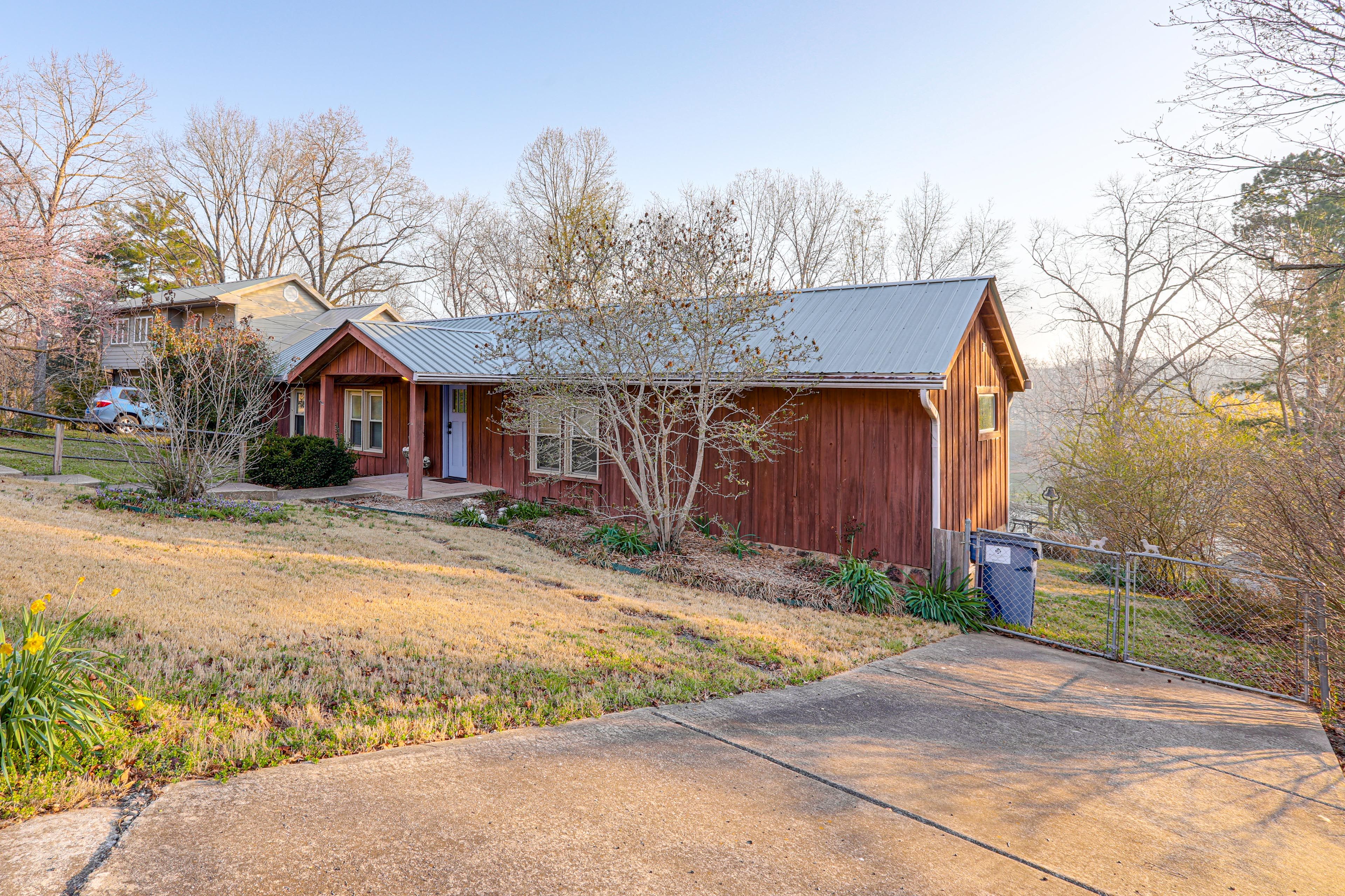 Parking | Driveway (1 Vehicle) | Free Street