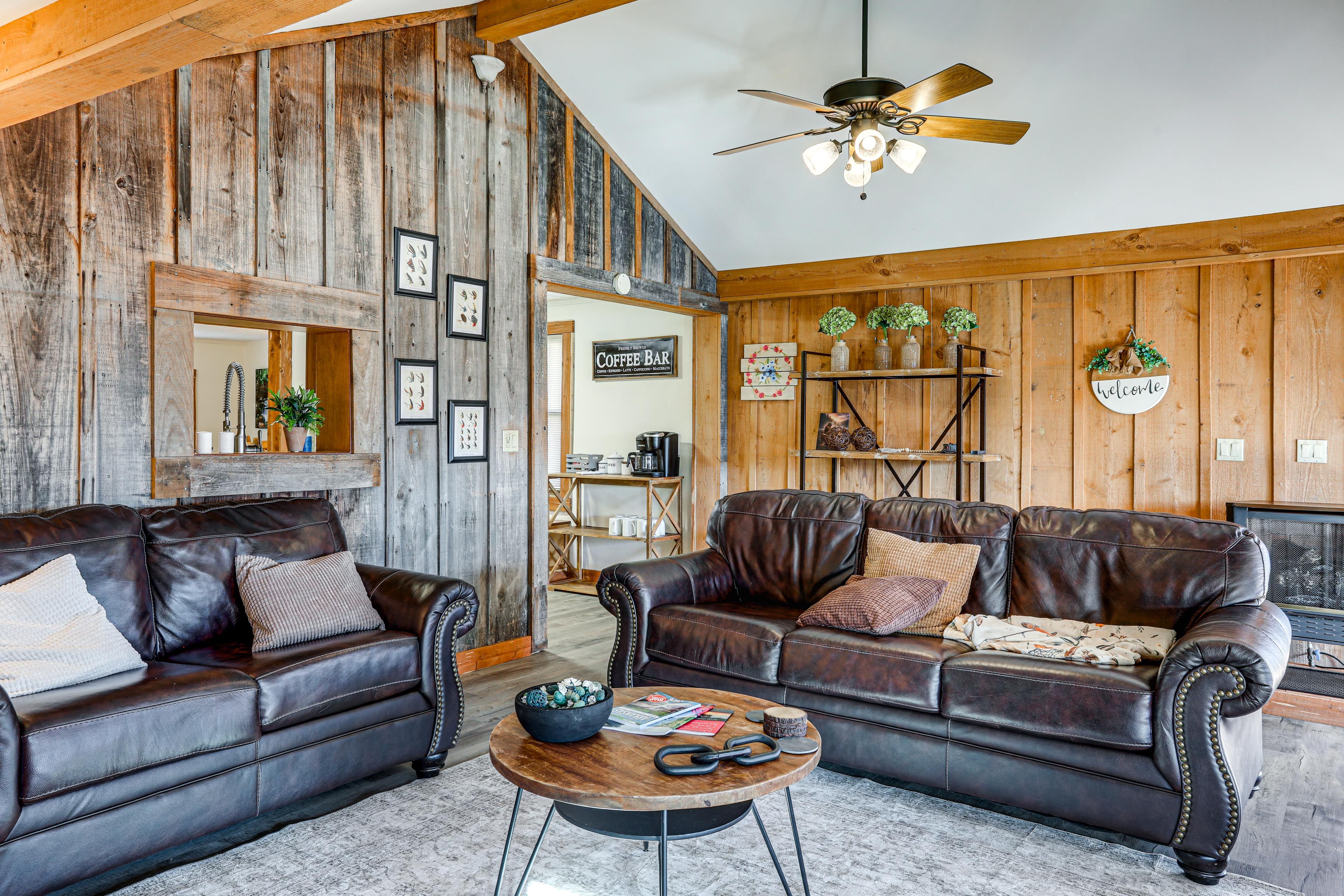 Mammoth Spring Vacation Rental | 2BR | 2BA | 1,250 Sq Ft | 7 Steps to Enter