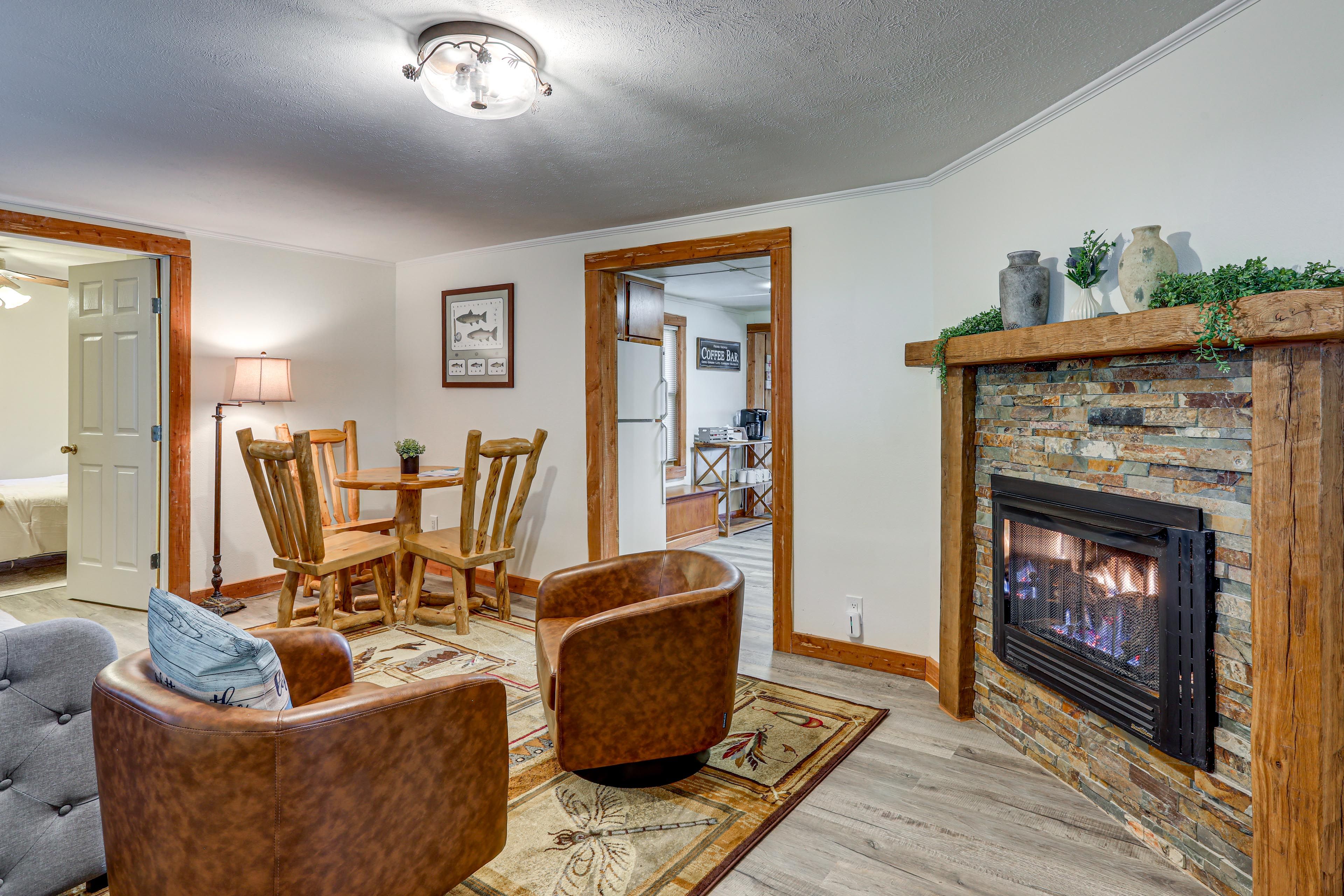 Family Room | Twin Daybed w/ Twin Trundle