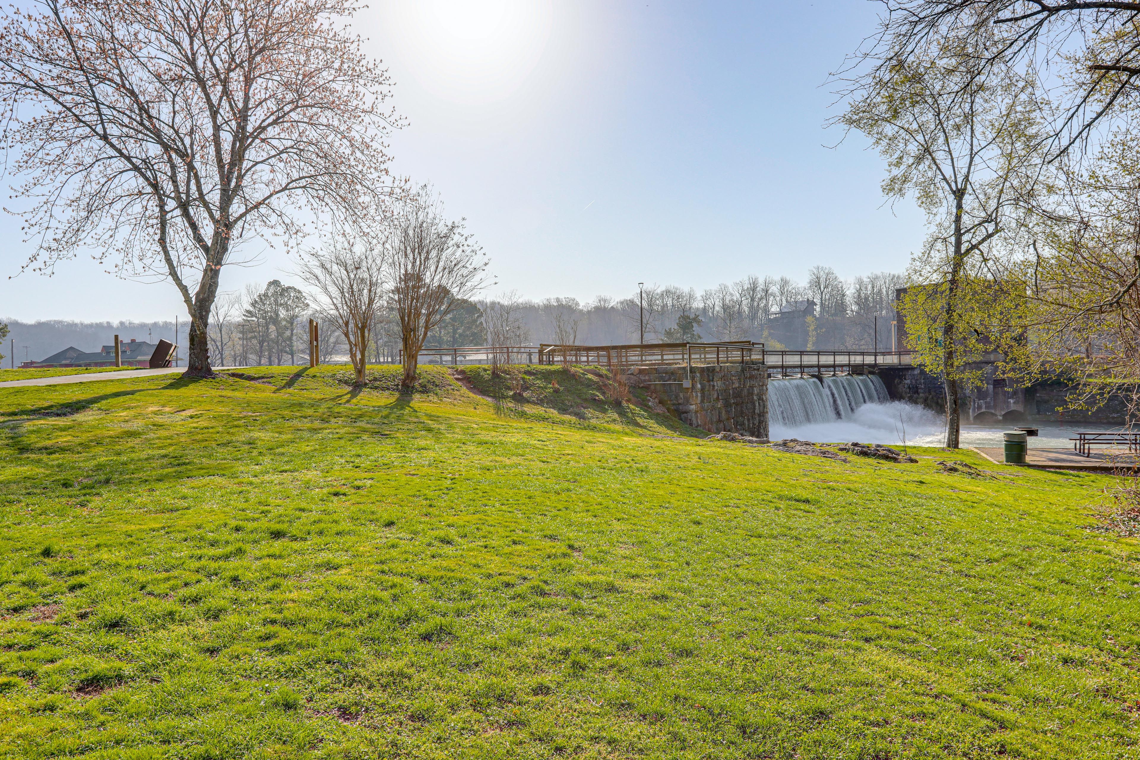Mammoth Spring State Park Nearby