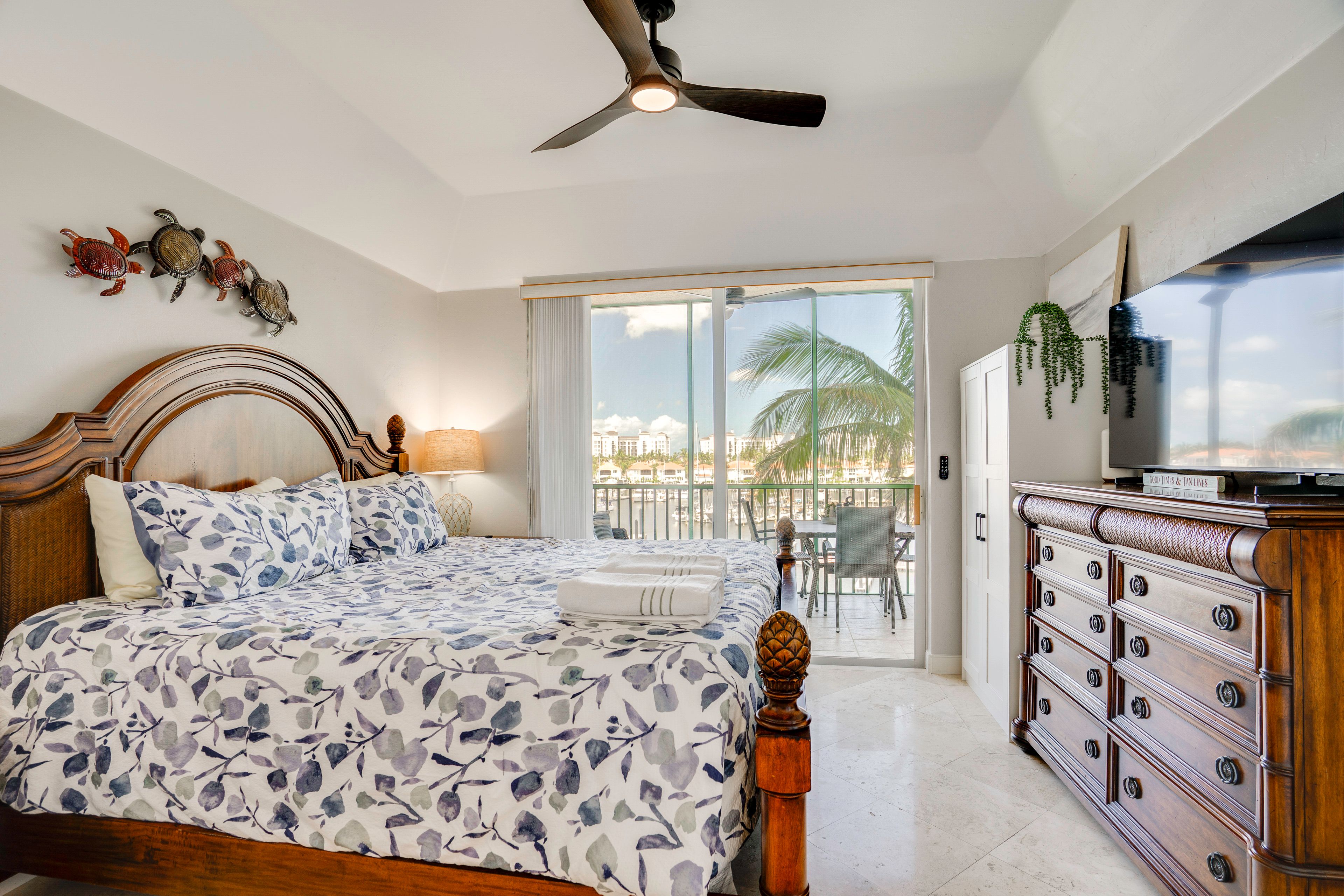 Bedroom 1 | King Bed