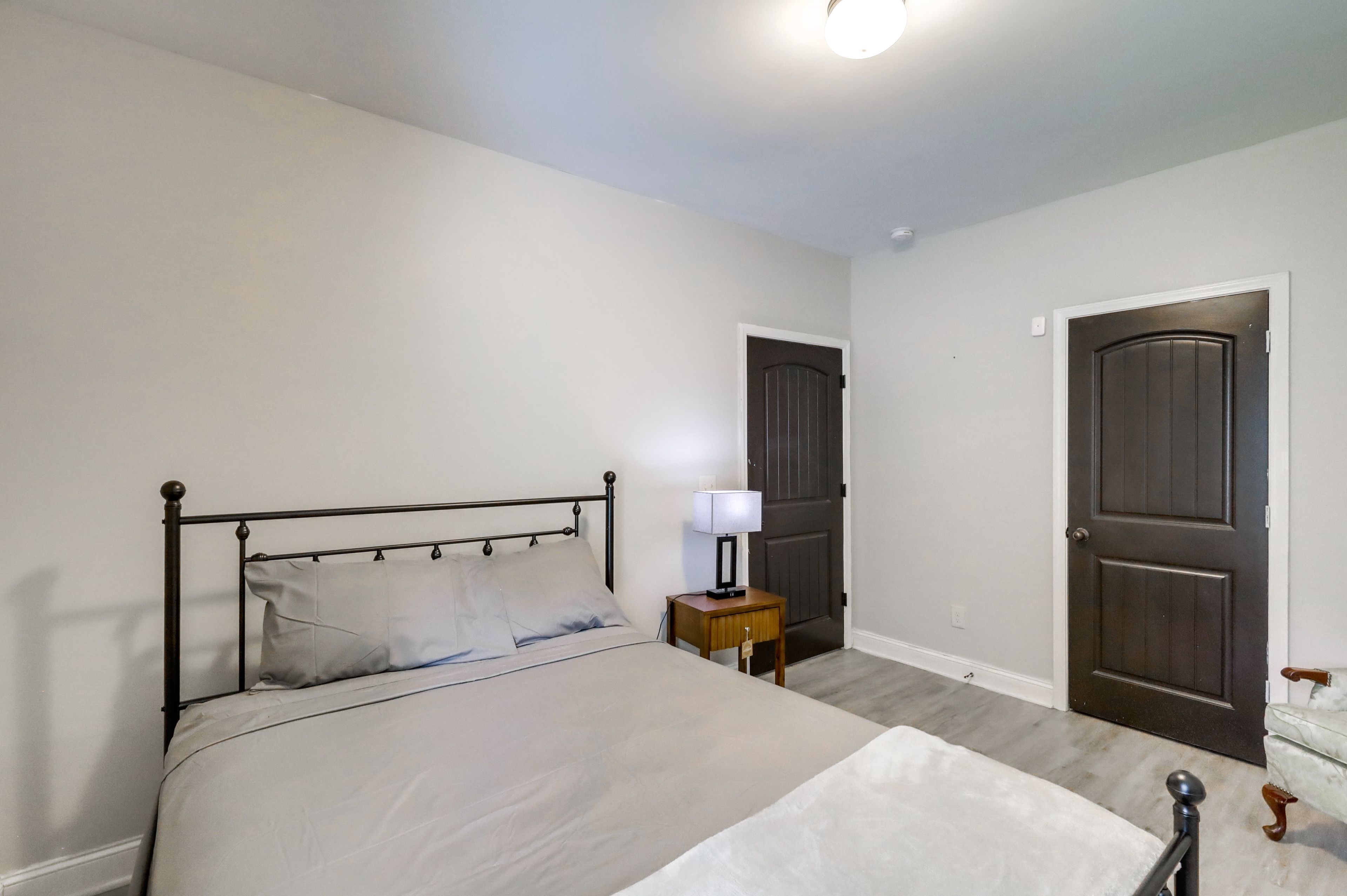 Bedroom 1 | Queen Bed