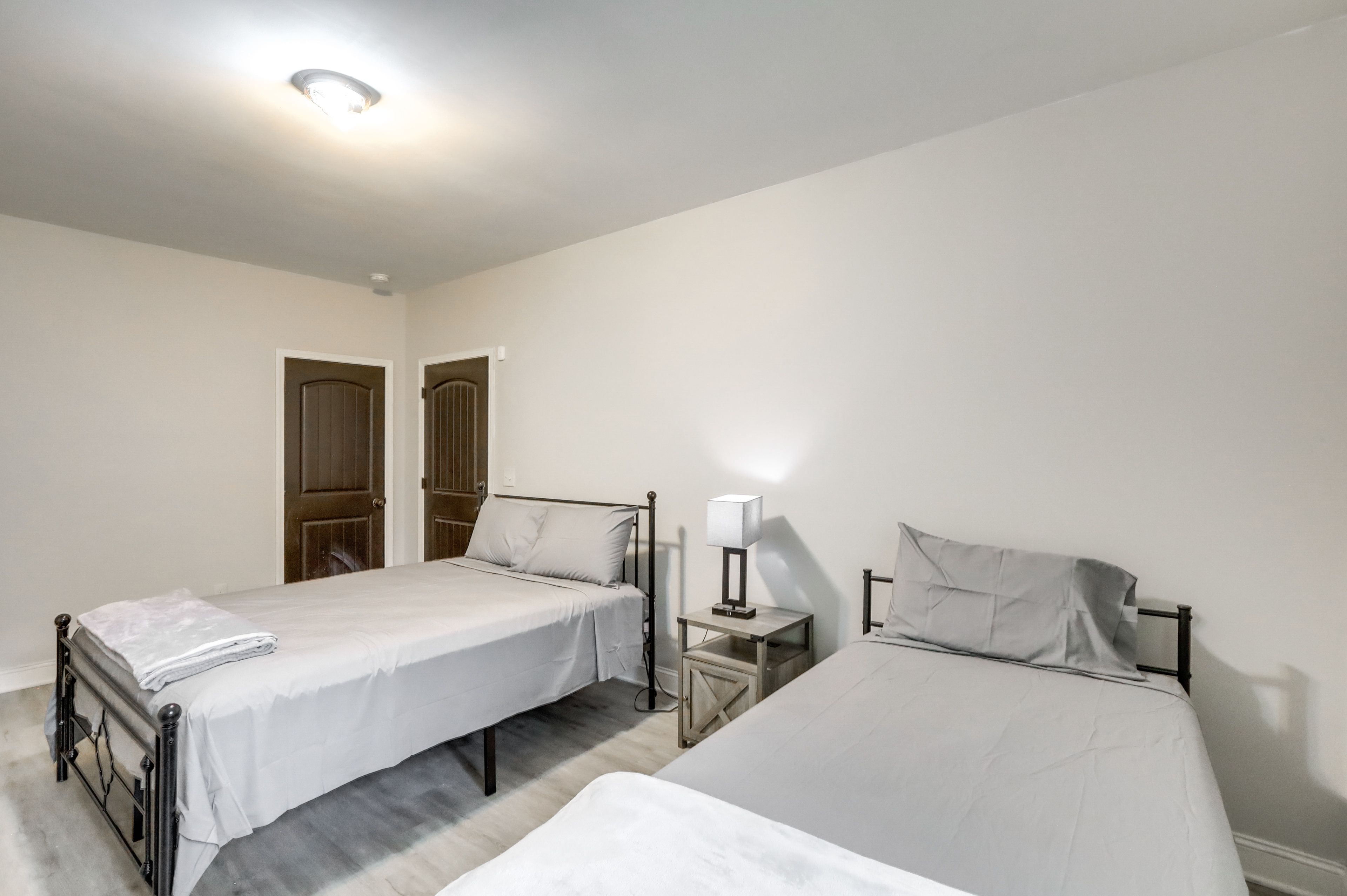 Bedroom 2 | Queen Bed | Twin Bed