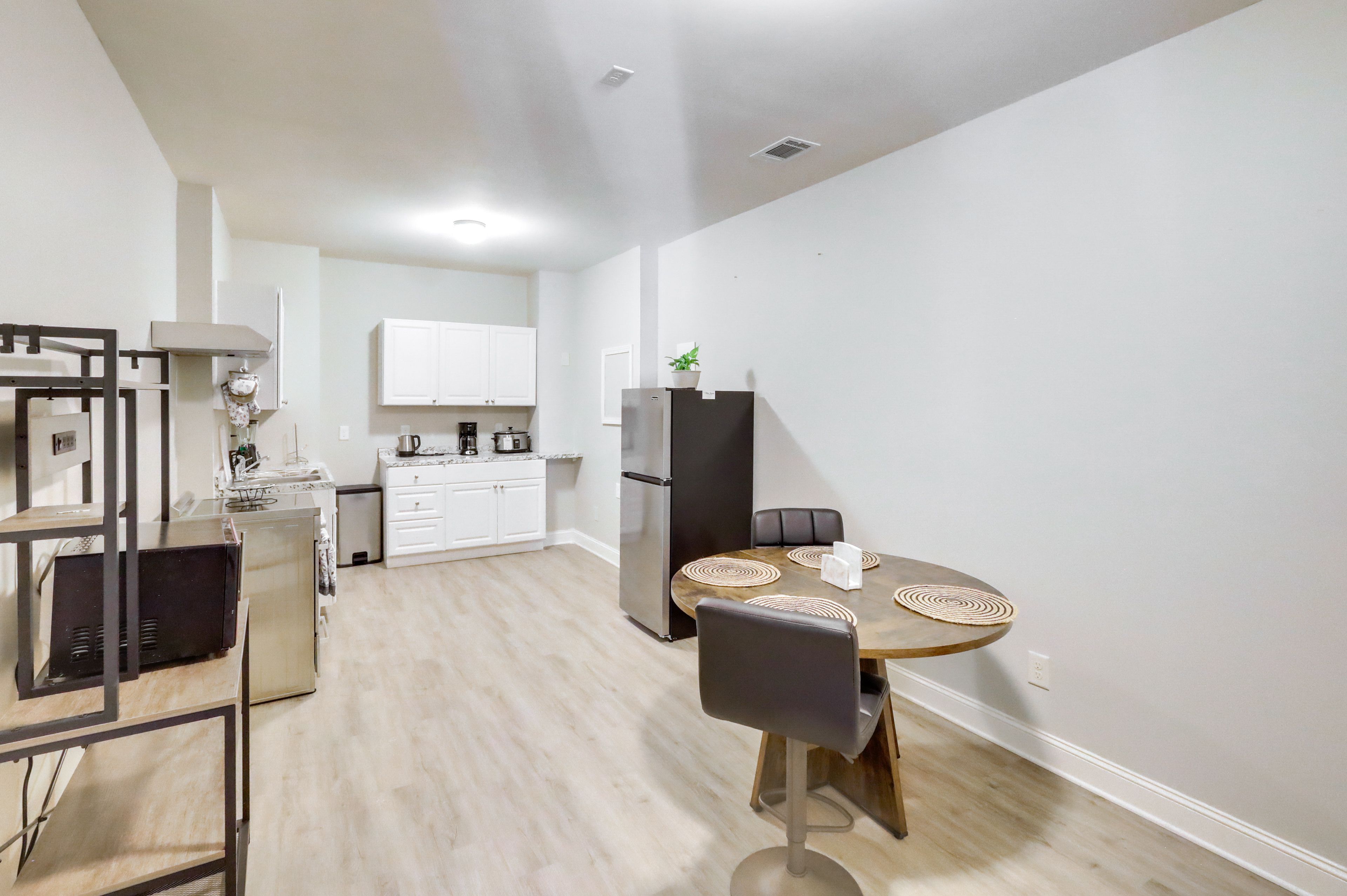 Dining Area | Dishes & Flatware Provided | Kitchen | Cooking Basics
