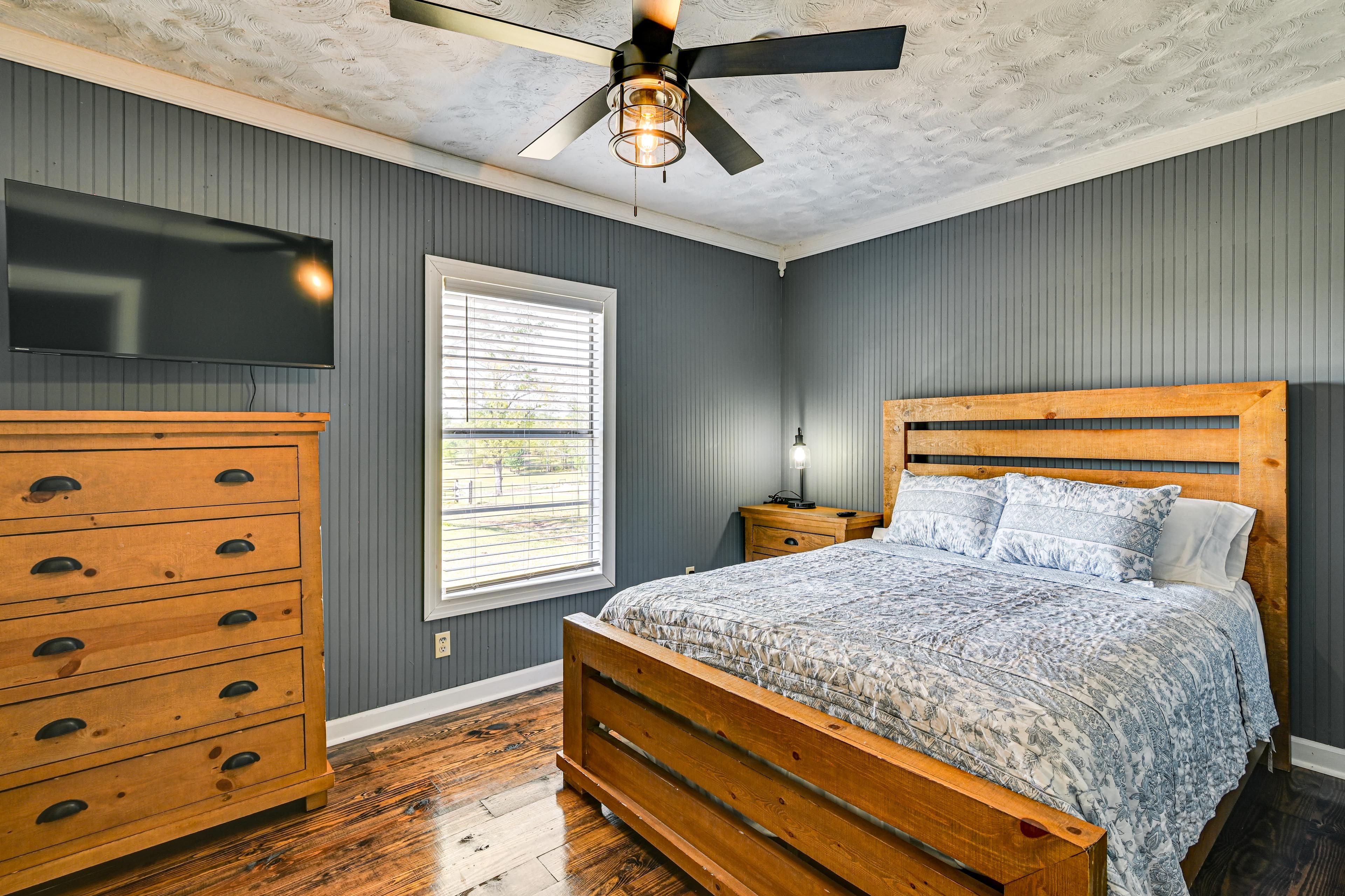 Bedroom 2 | Queen Bed