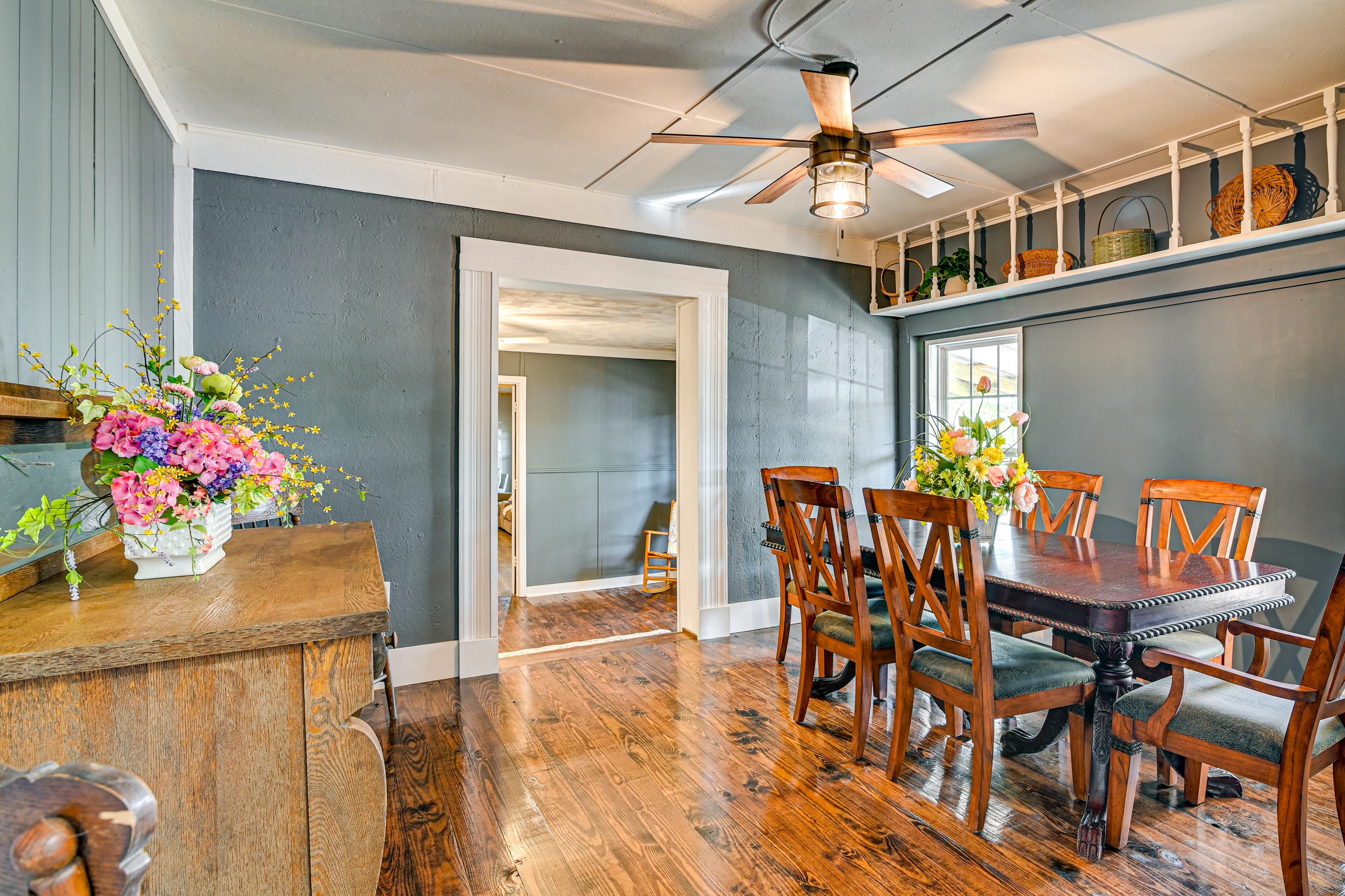 Dining Room | Dishware/Flatware Provided