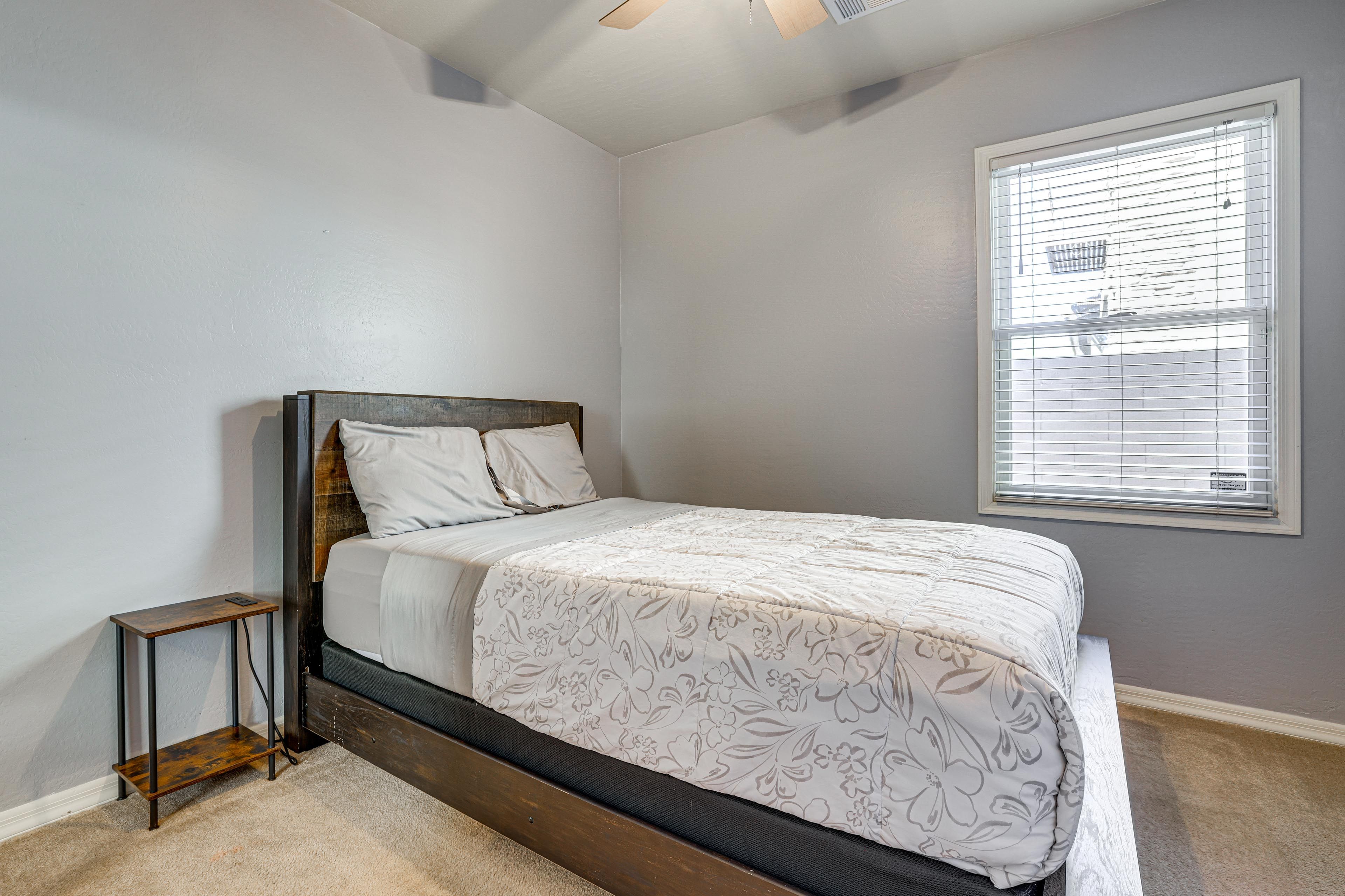 Bedroom 2 | Queen Bed