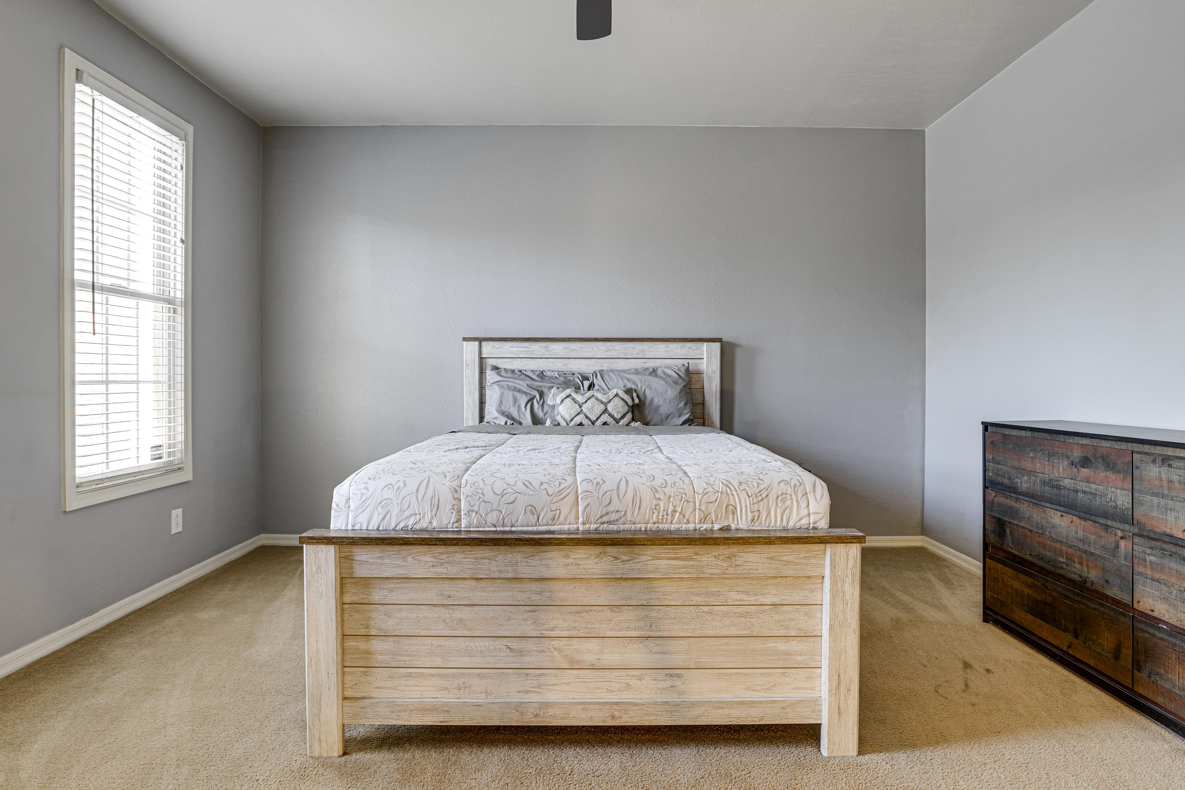 Bedroom 3 | Queen Bed