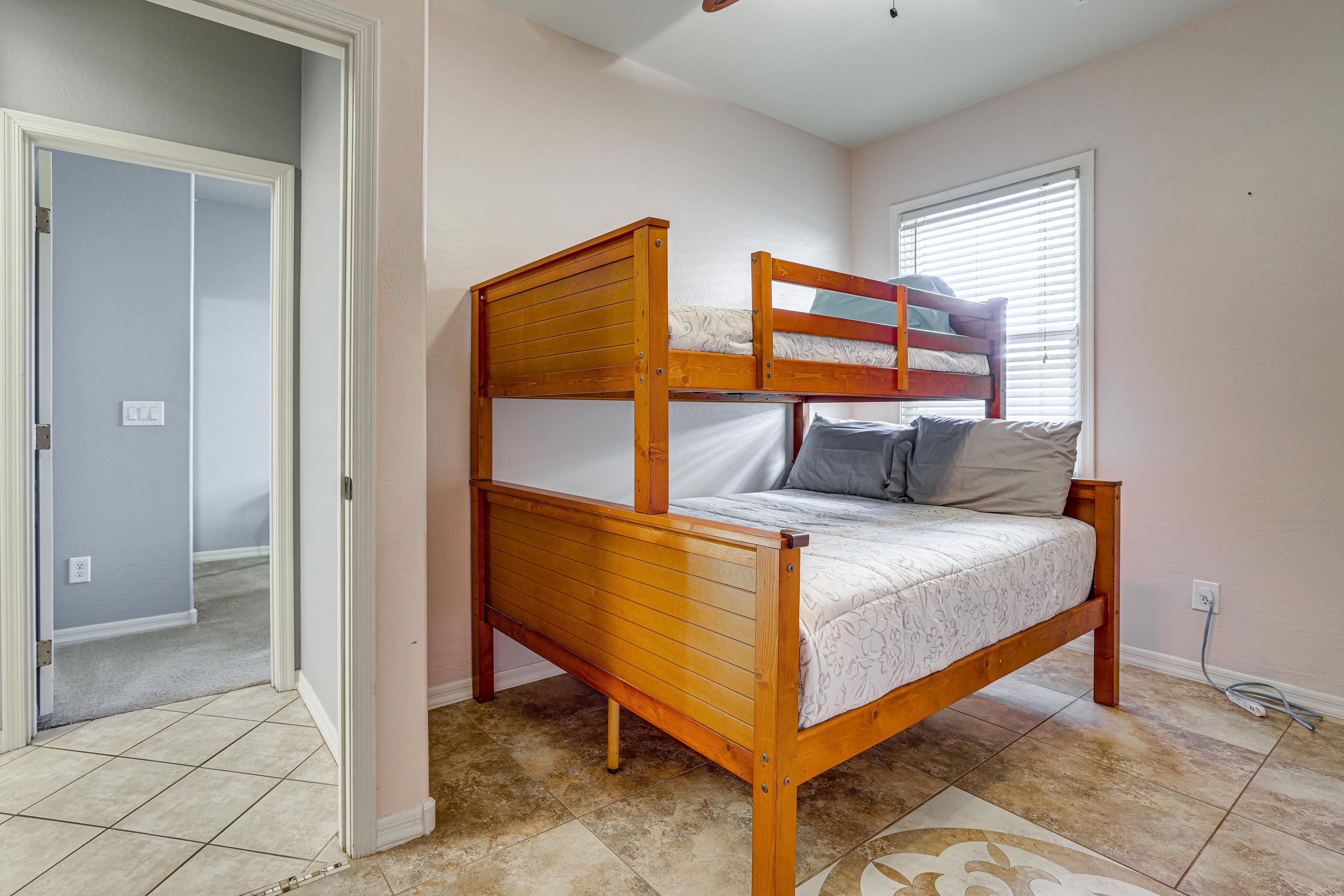 Bedroom 5 | Twin/Full Bunk Bed