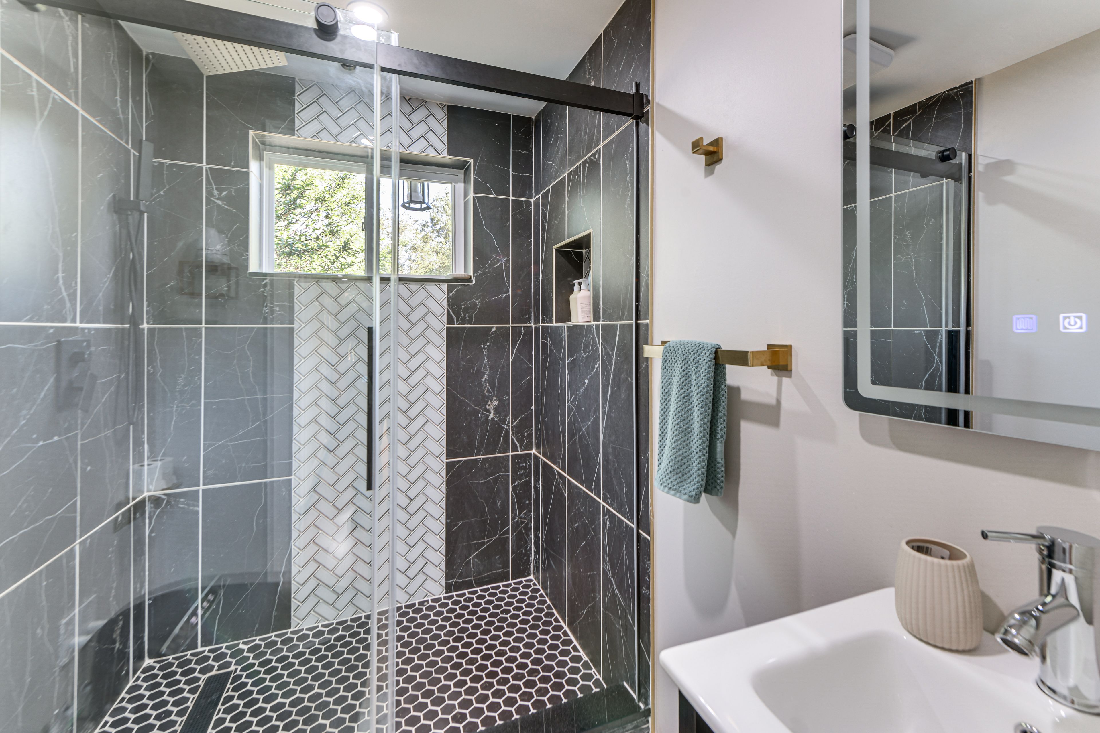 Bathroom | 1st Floor
