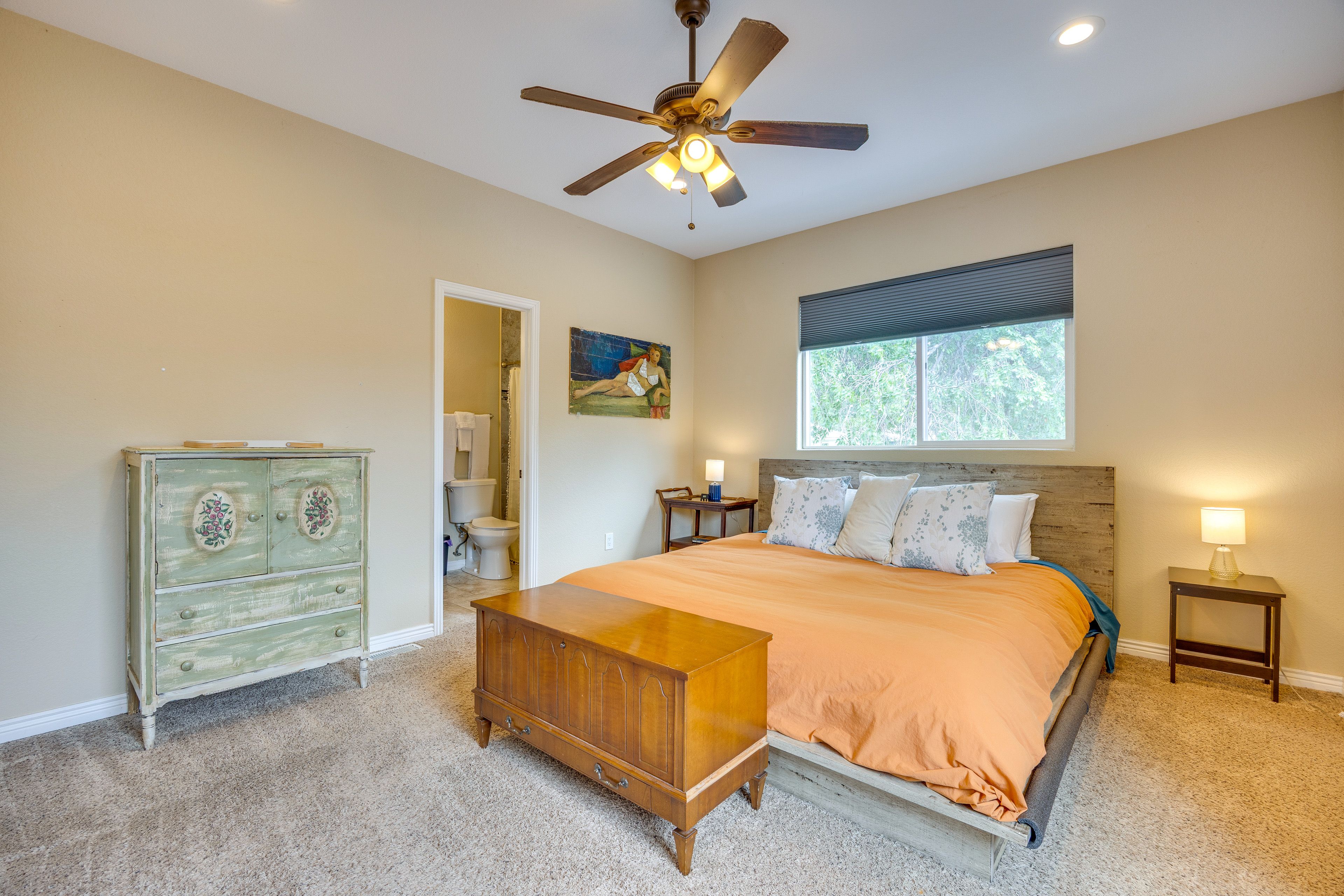 Bedroom 1 | King Bed | 1st Floor