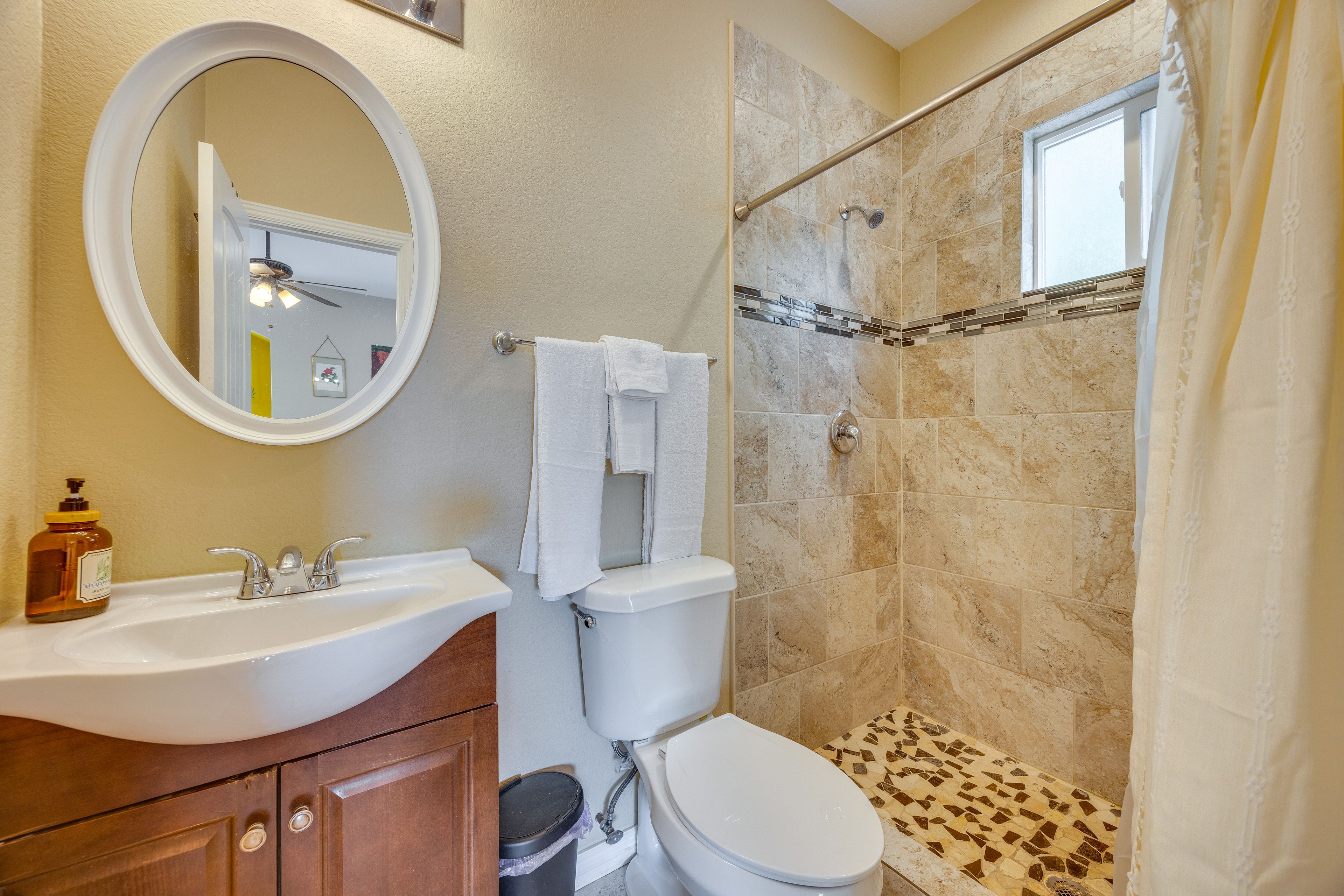 En-Suite Bathroom | 1st Floor