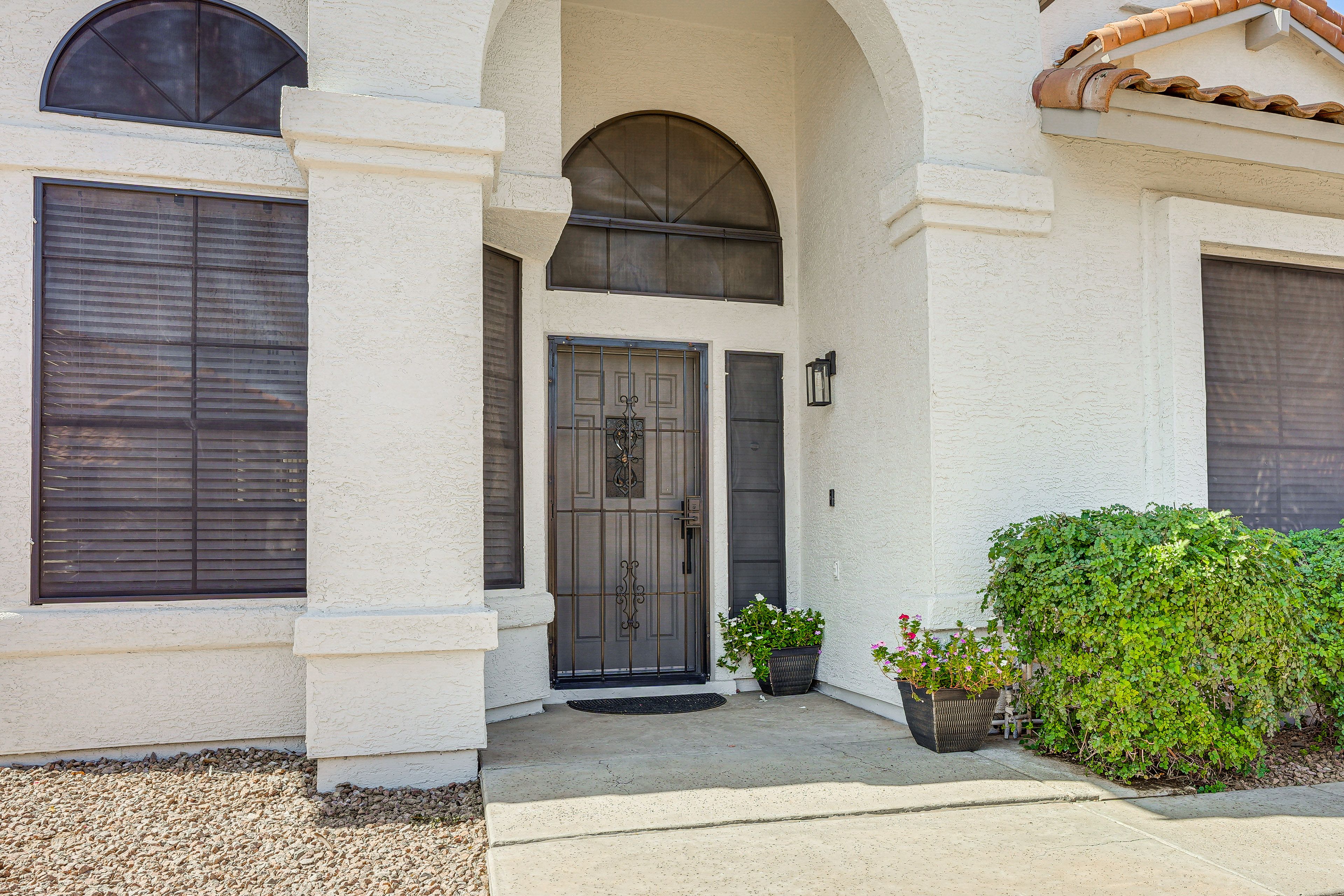 Parking | Garage (2 Vehicles) | Driveway (2 Vehicles)