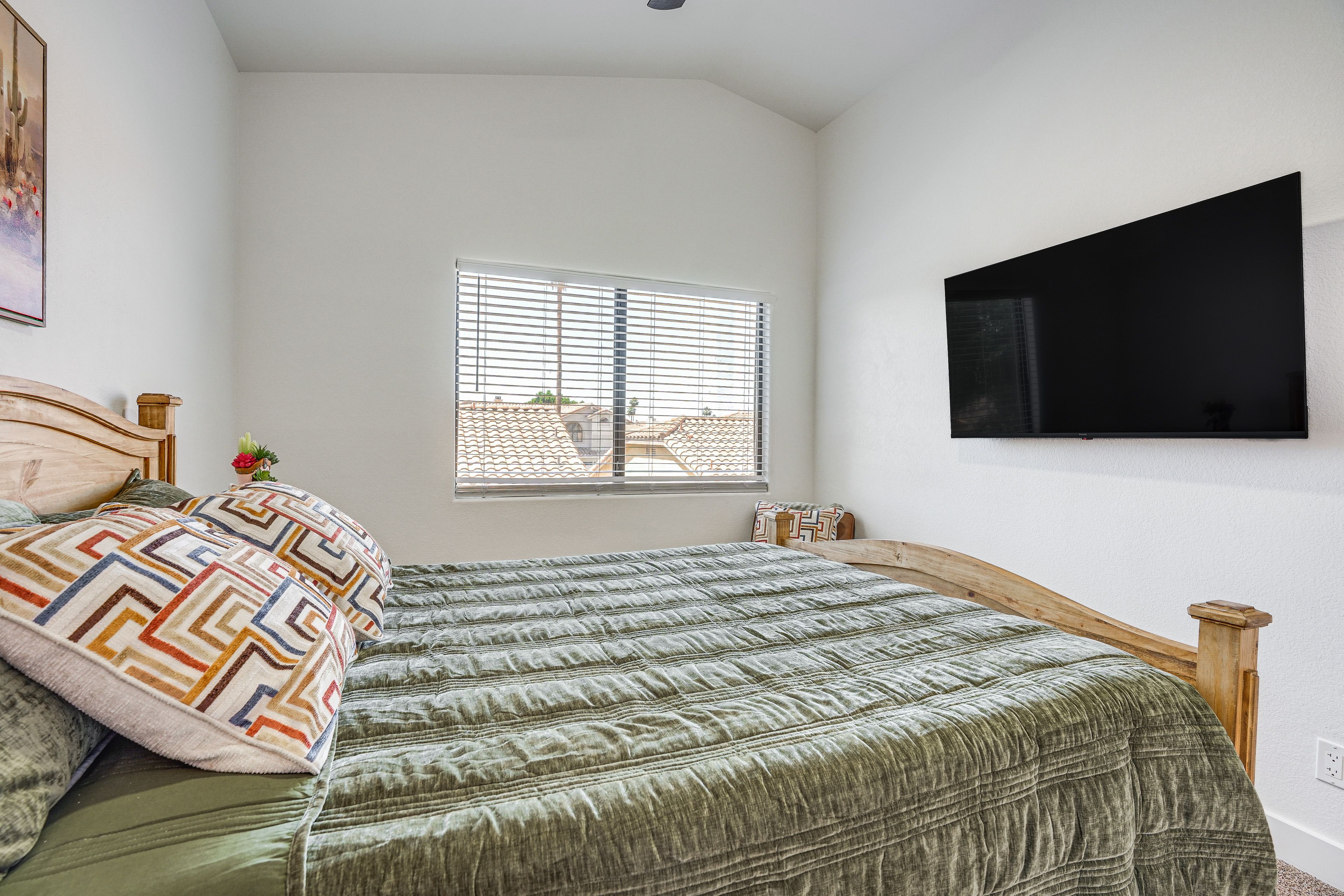 Bedroom 2 | Queen Bed | 2nd Floor